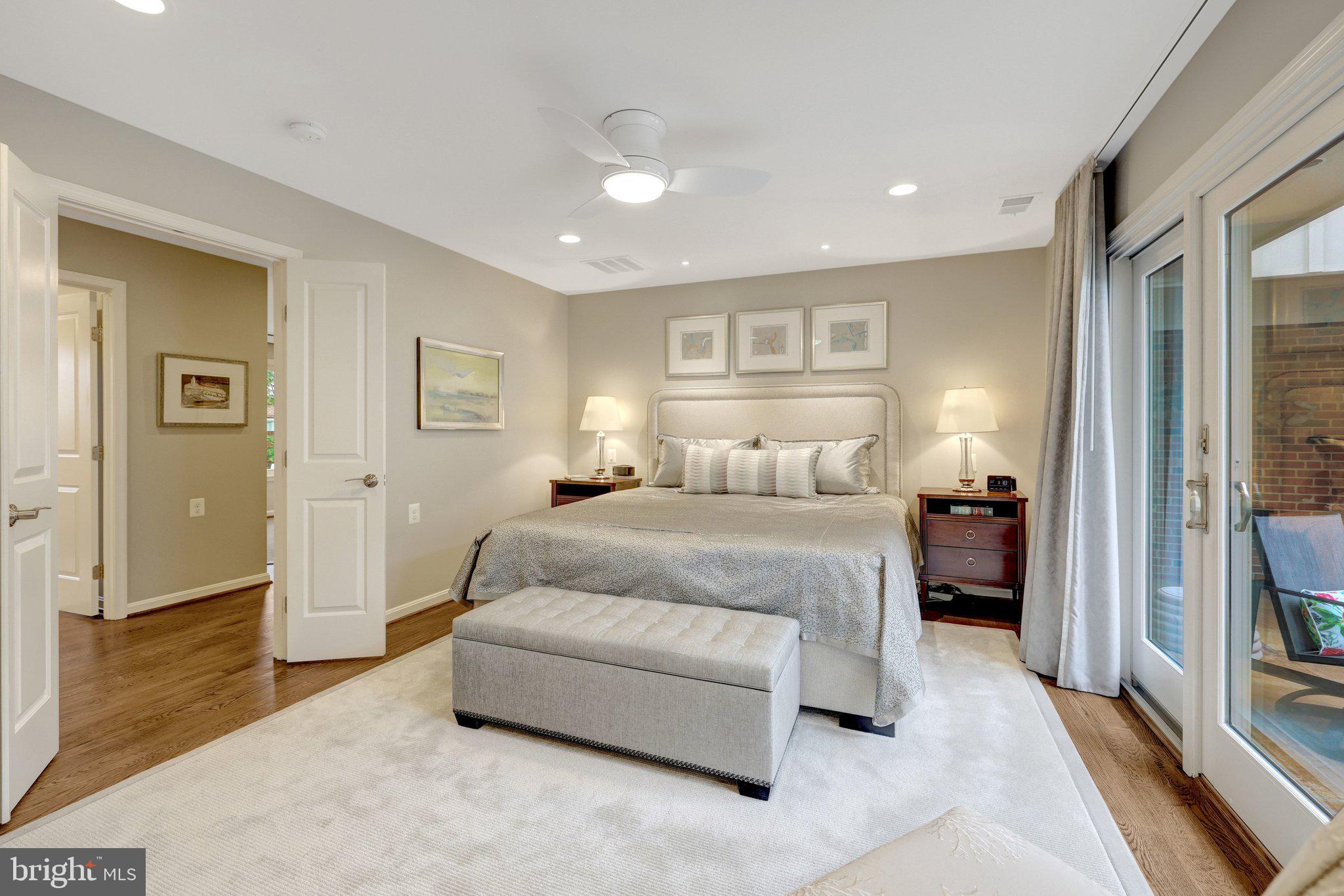 OAKTON MANOR - Residential