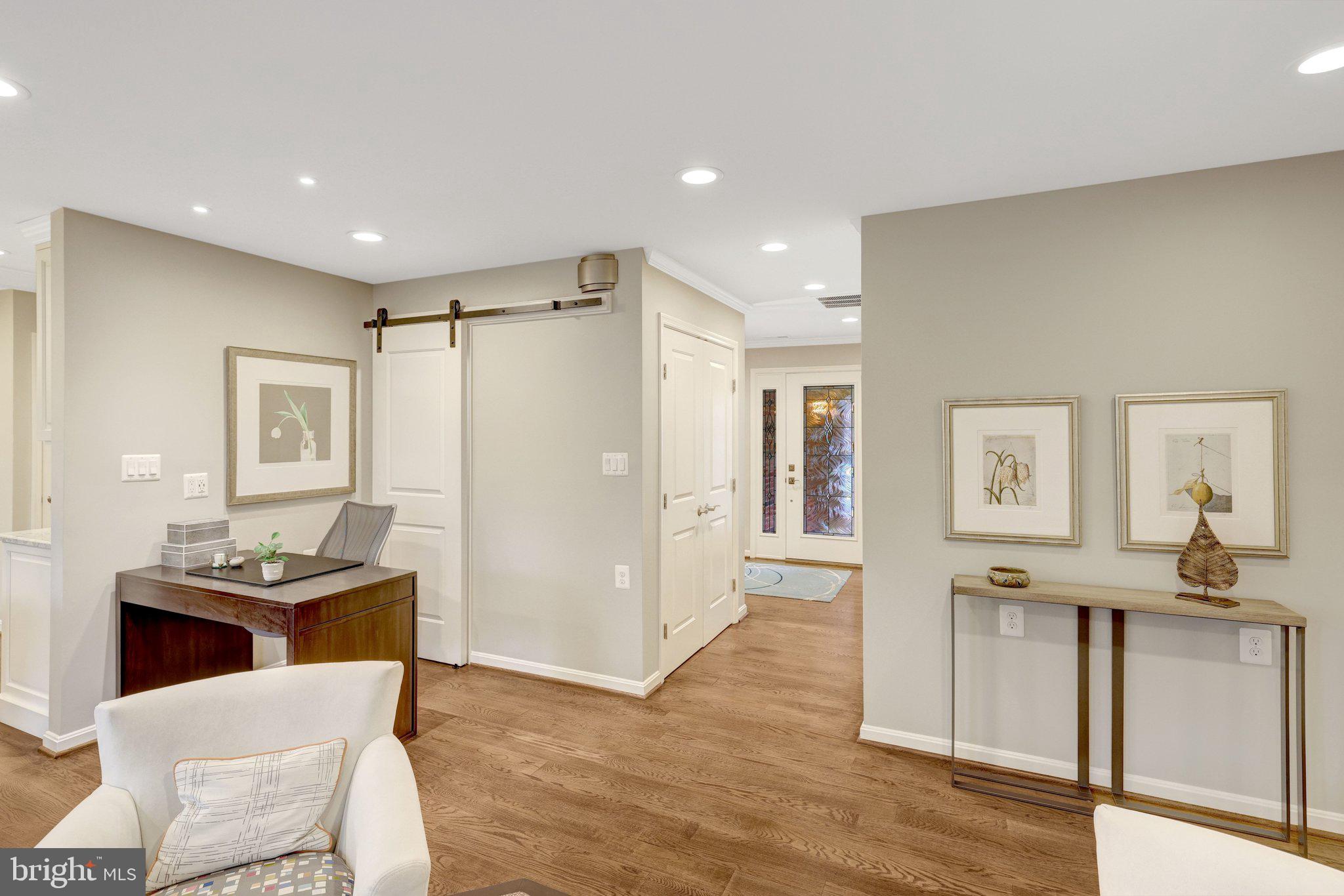 OAKTON MANOR - Residential