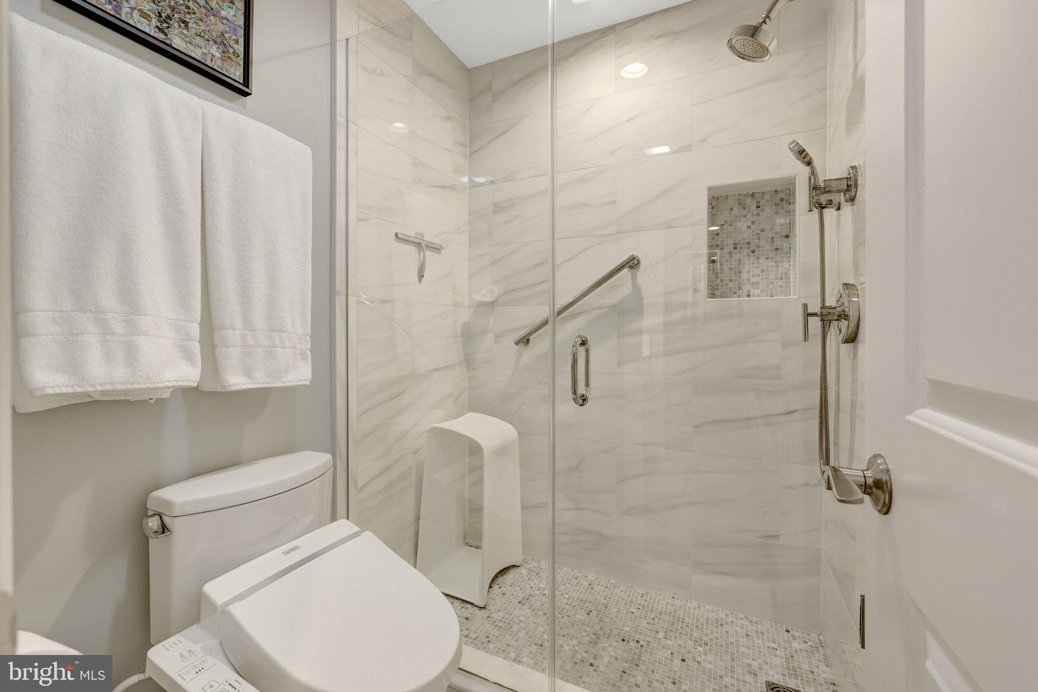 OAKTON MANOR - Residential