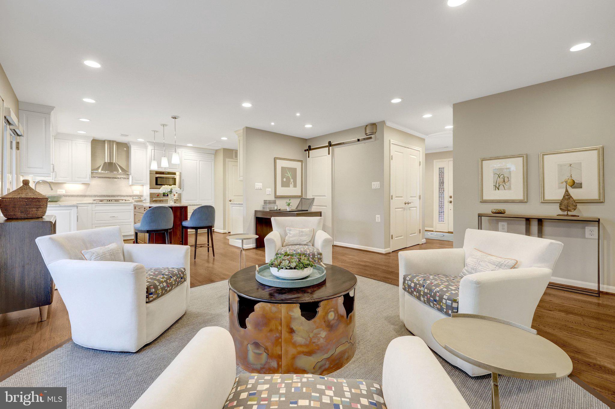 OAKTON MANOR - Residential