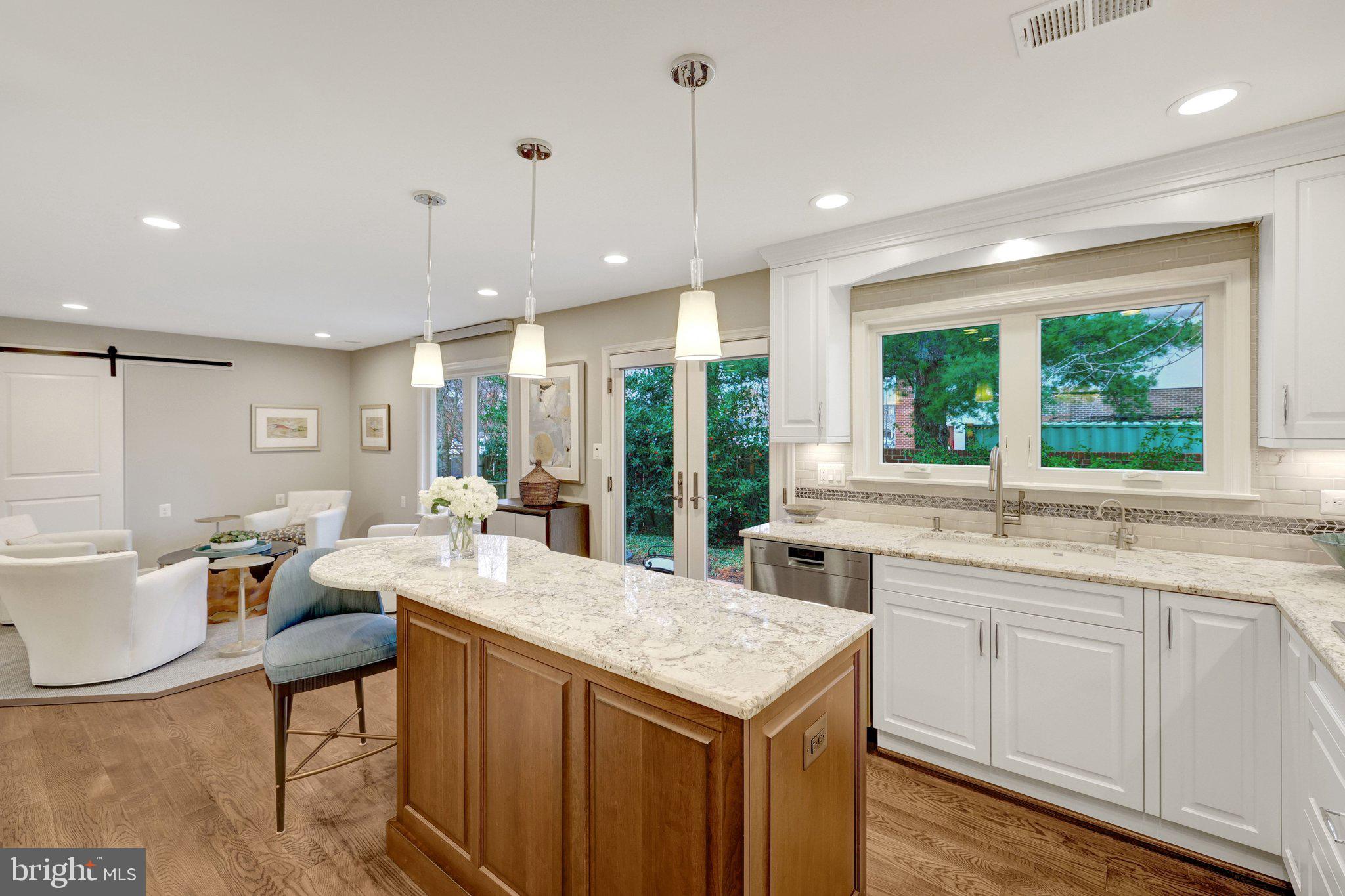 OAKTON MANOR - Residential