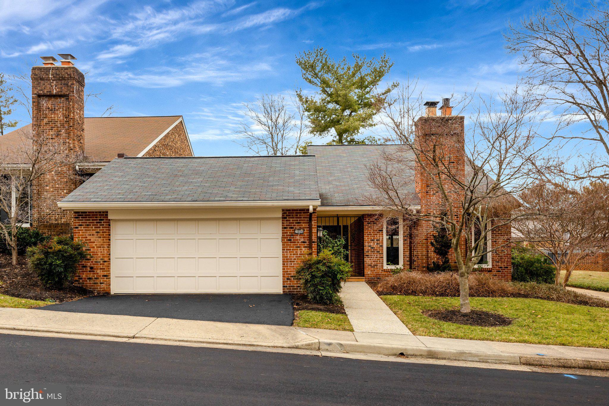 OAKTON MANOR - Residential