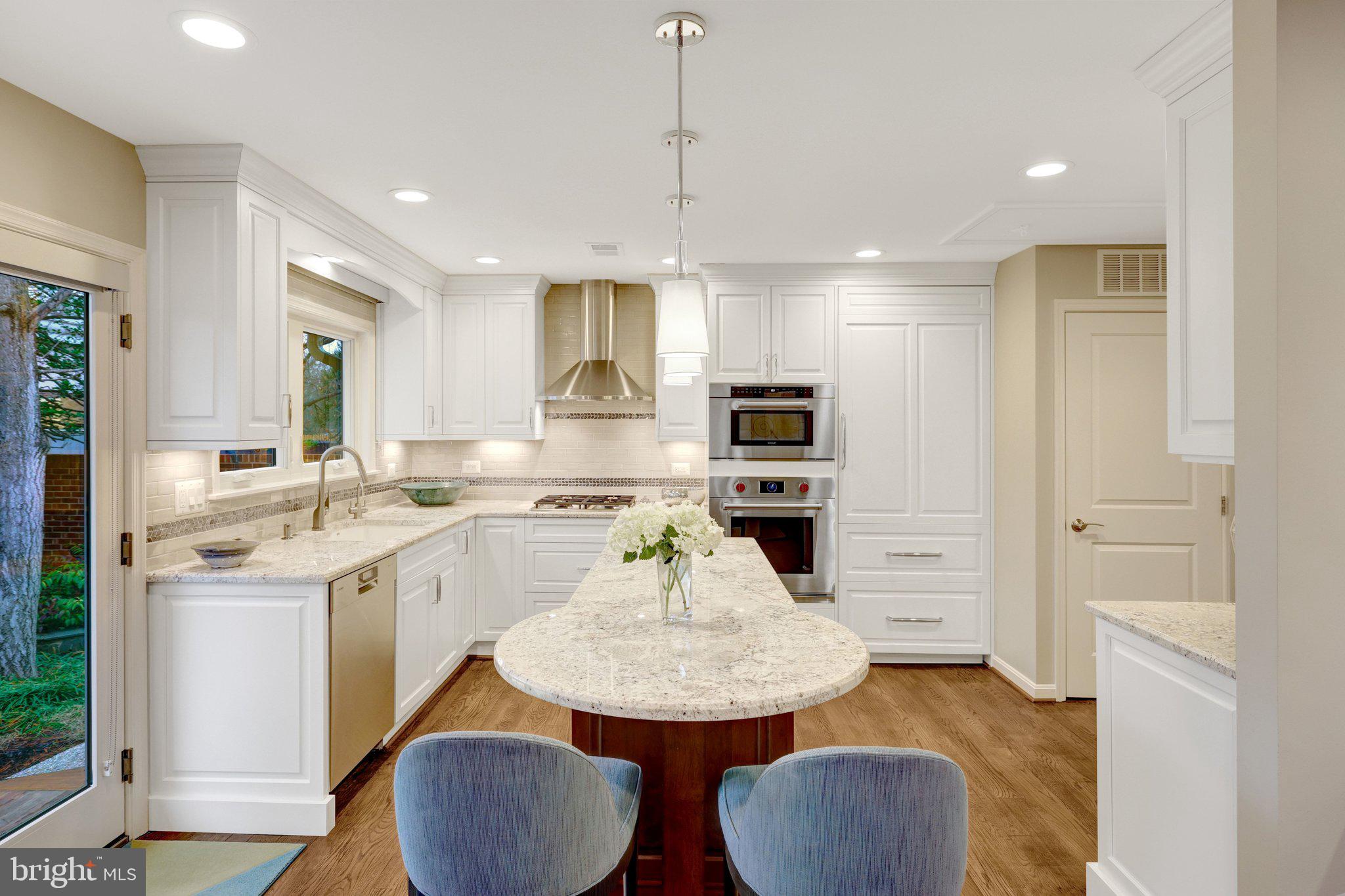 OAKTON MANOR - Residential