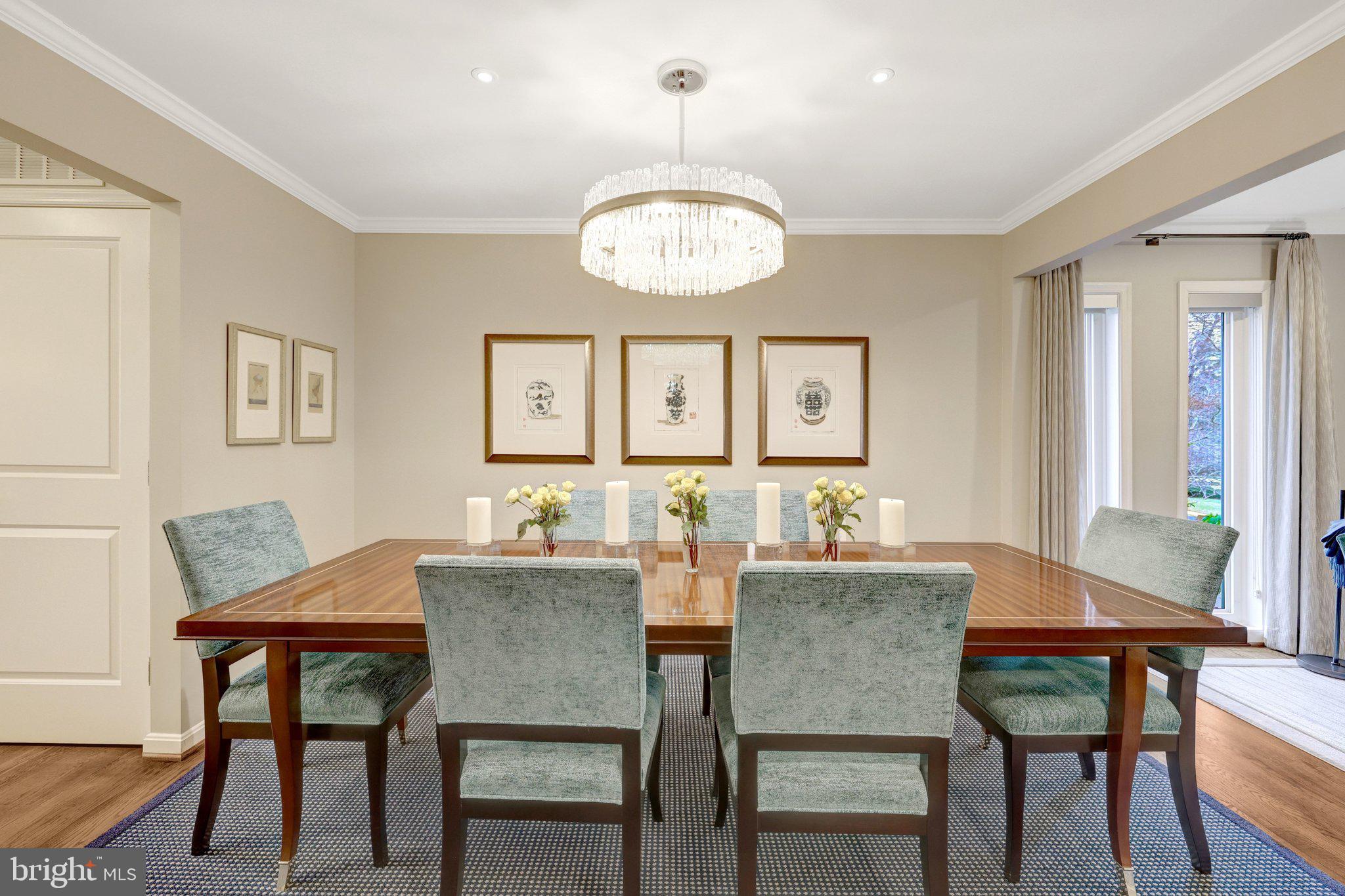 OAKTON MANOR - Residential