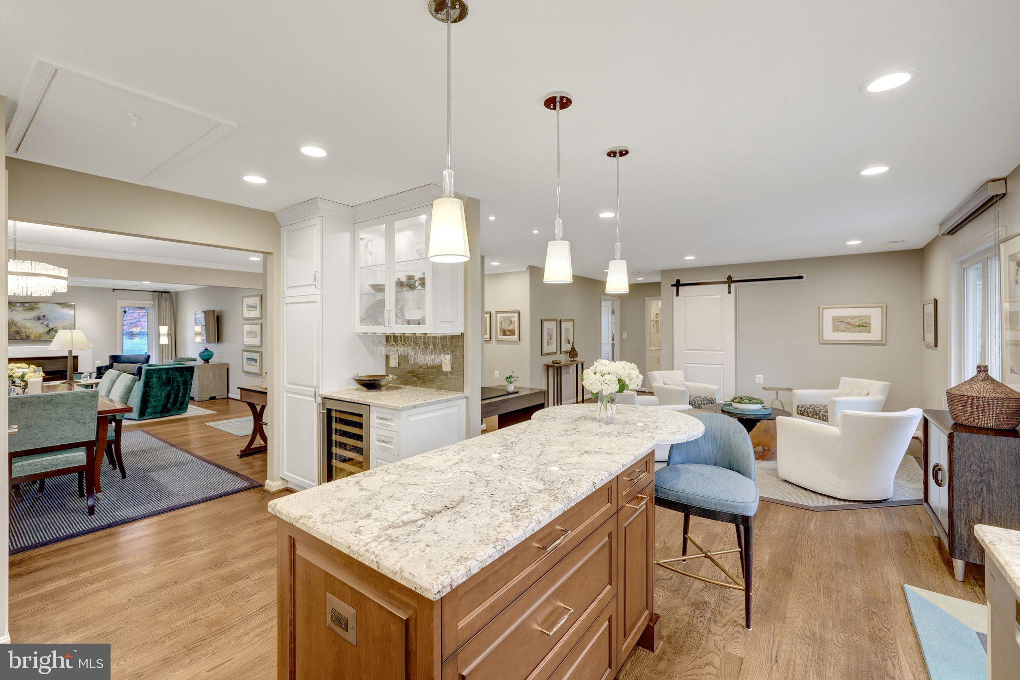 OAKTON MANOR - Residential