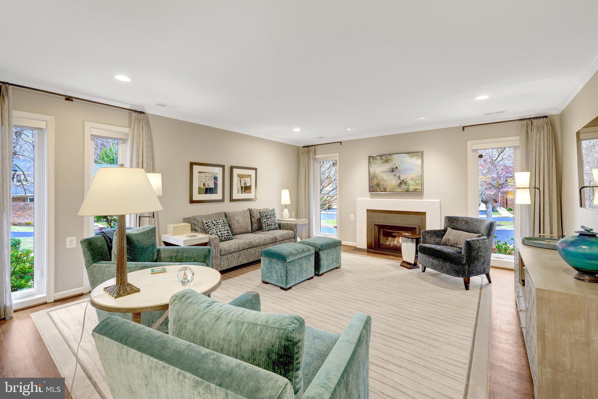 OAKTON MANOR - Residential