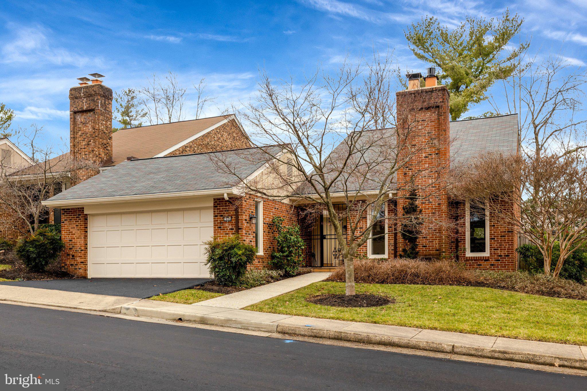 OAKTON MANOR - Residential