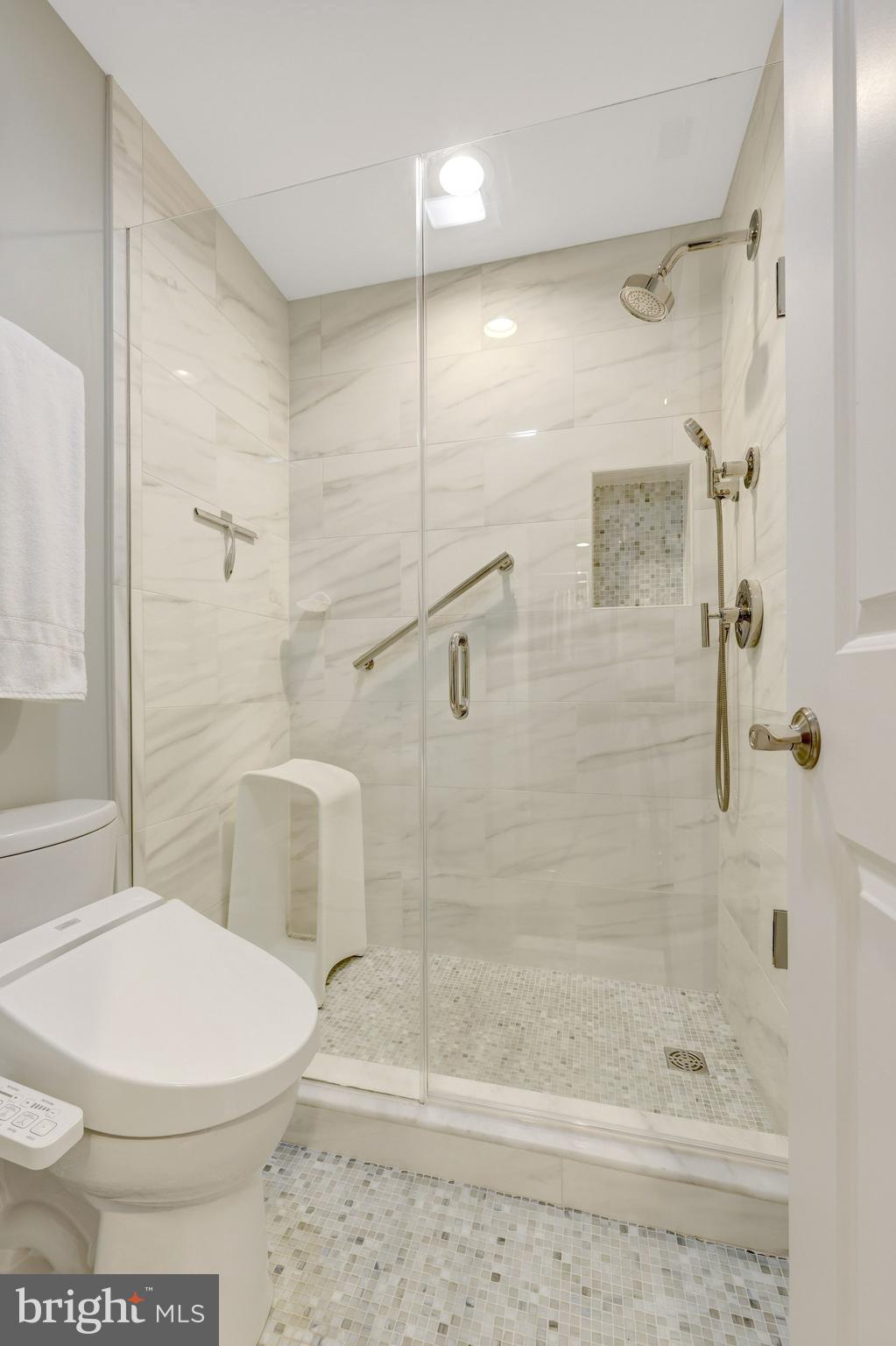 OAKTON MANOR - Residential