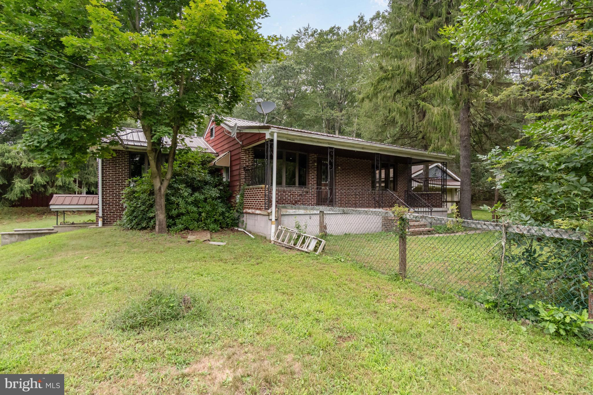 LOCUST VALLEY - Residential