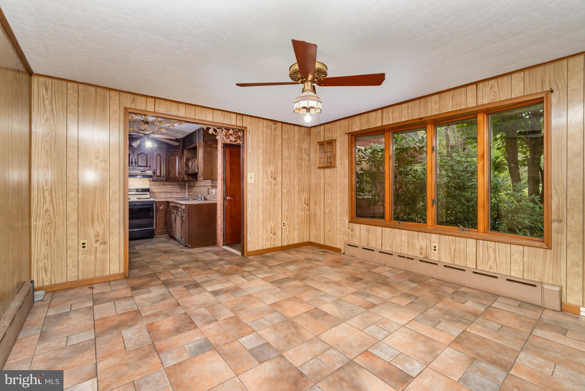 LOCUST VALLEY - Residential