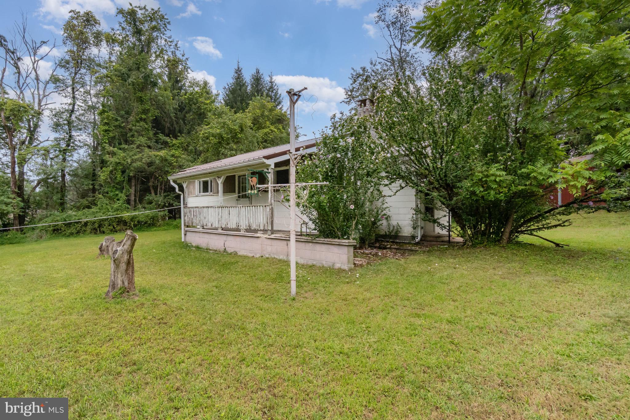 LOCUST VALLEY - Residential