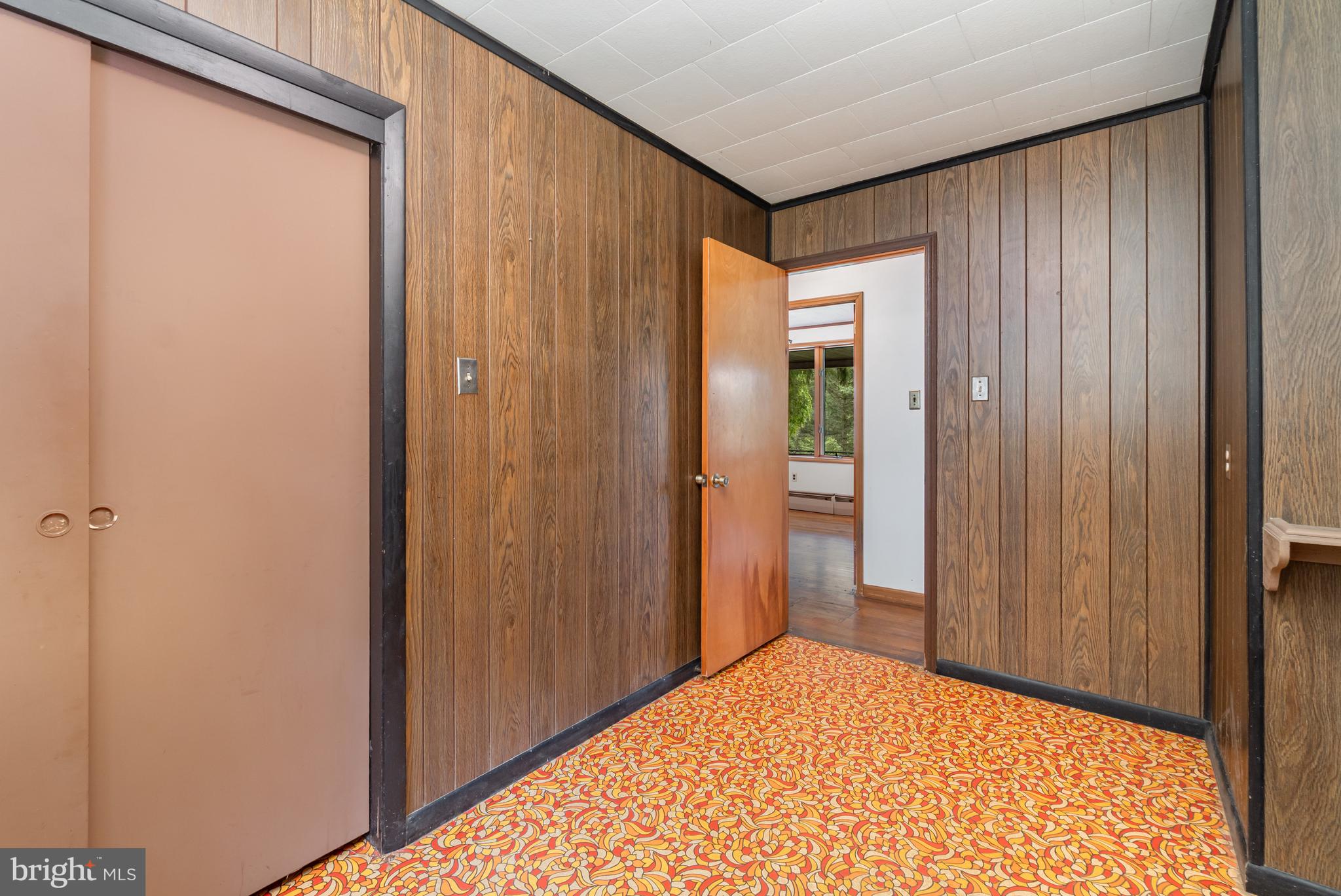 LOCUST VALLEY - Residential