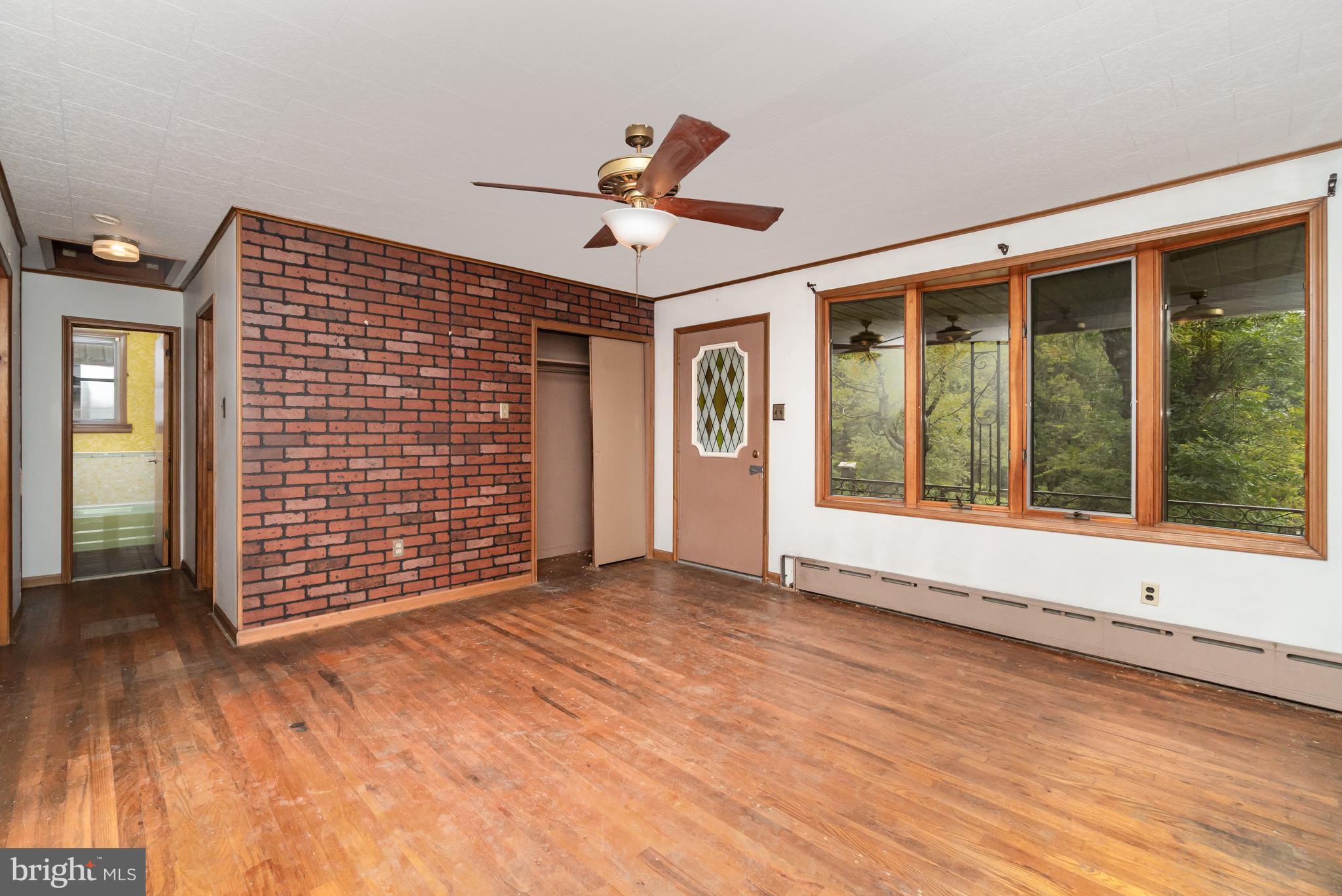 LOCUST VALLEY - Residential