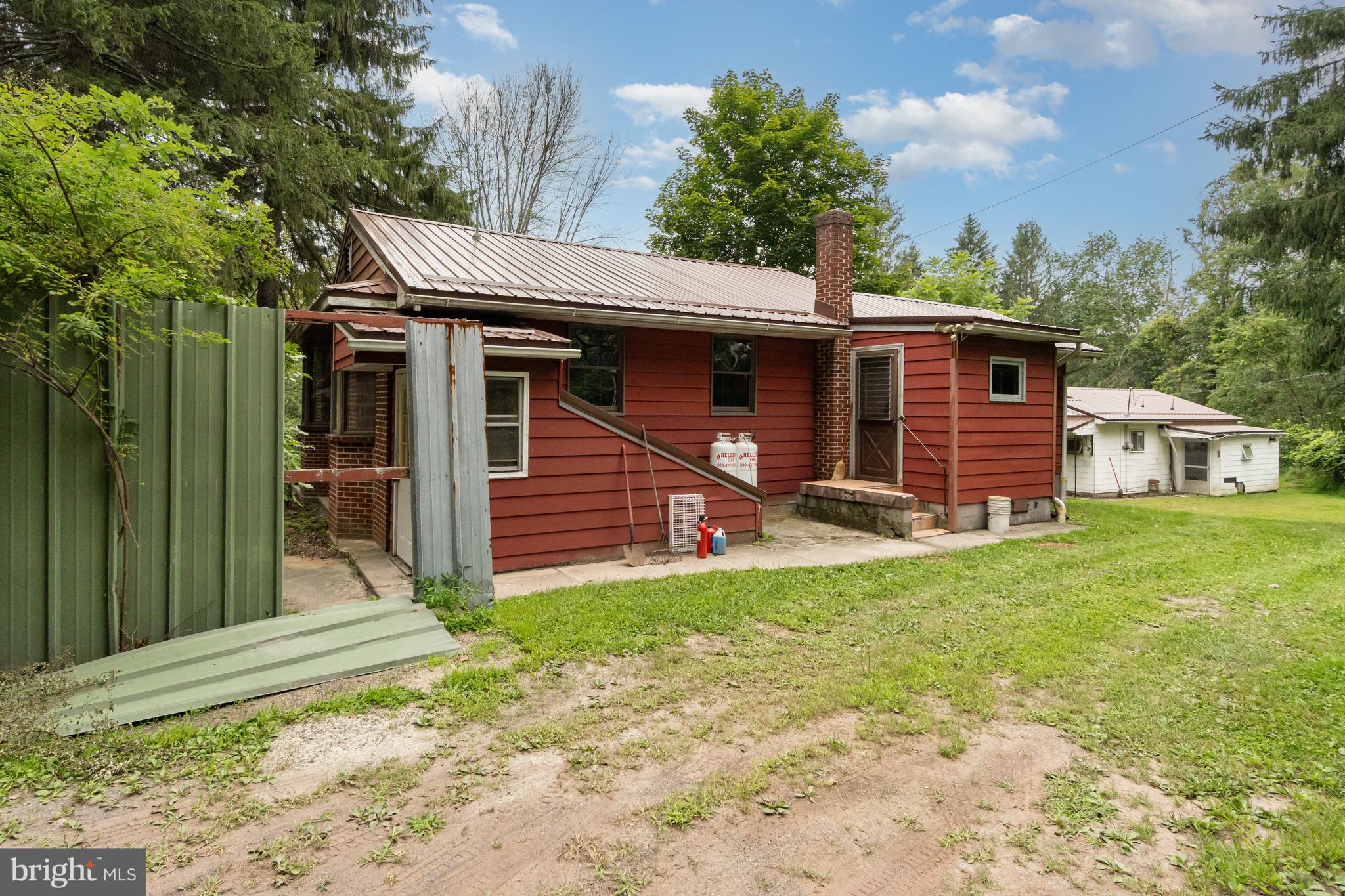 LOCUST VALLEY - Residential