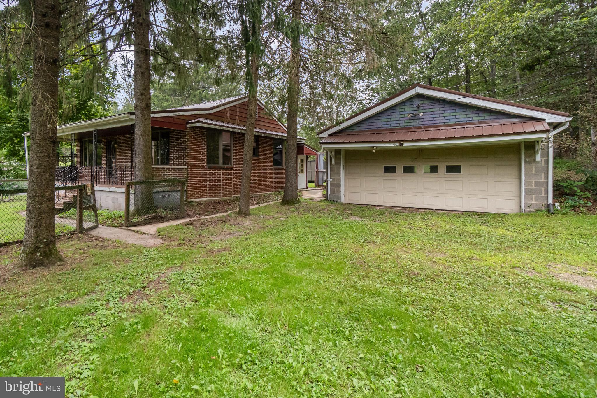 LOCUST VALLEY - Residential