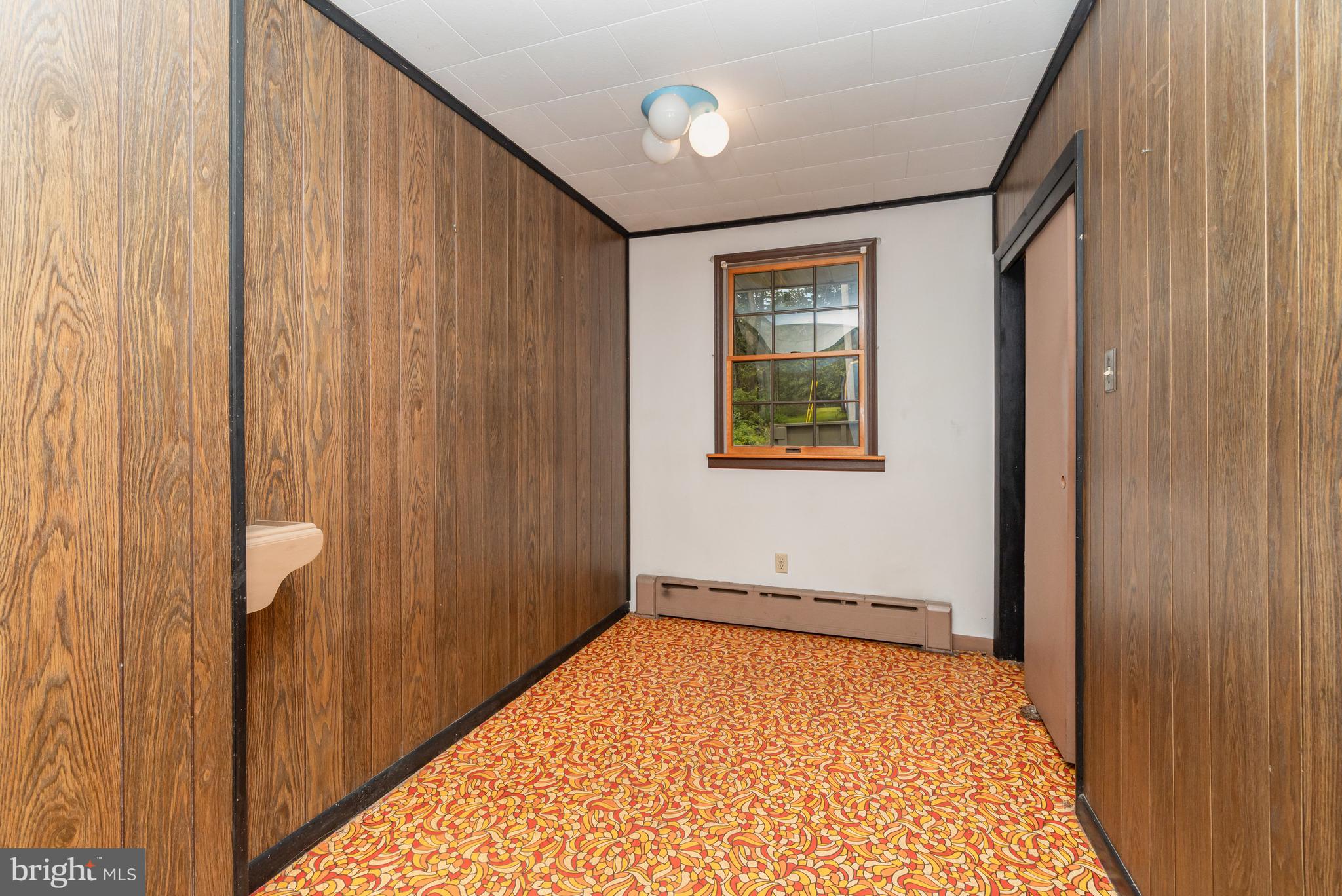 LOCUST VALLEY - Residential