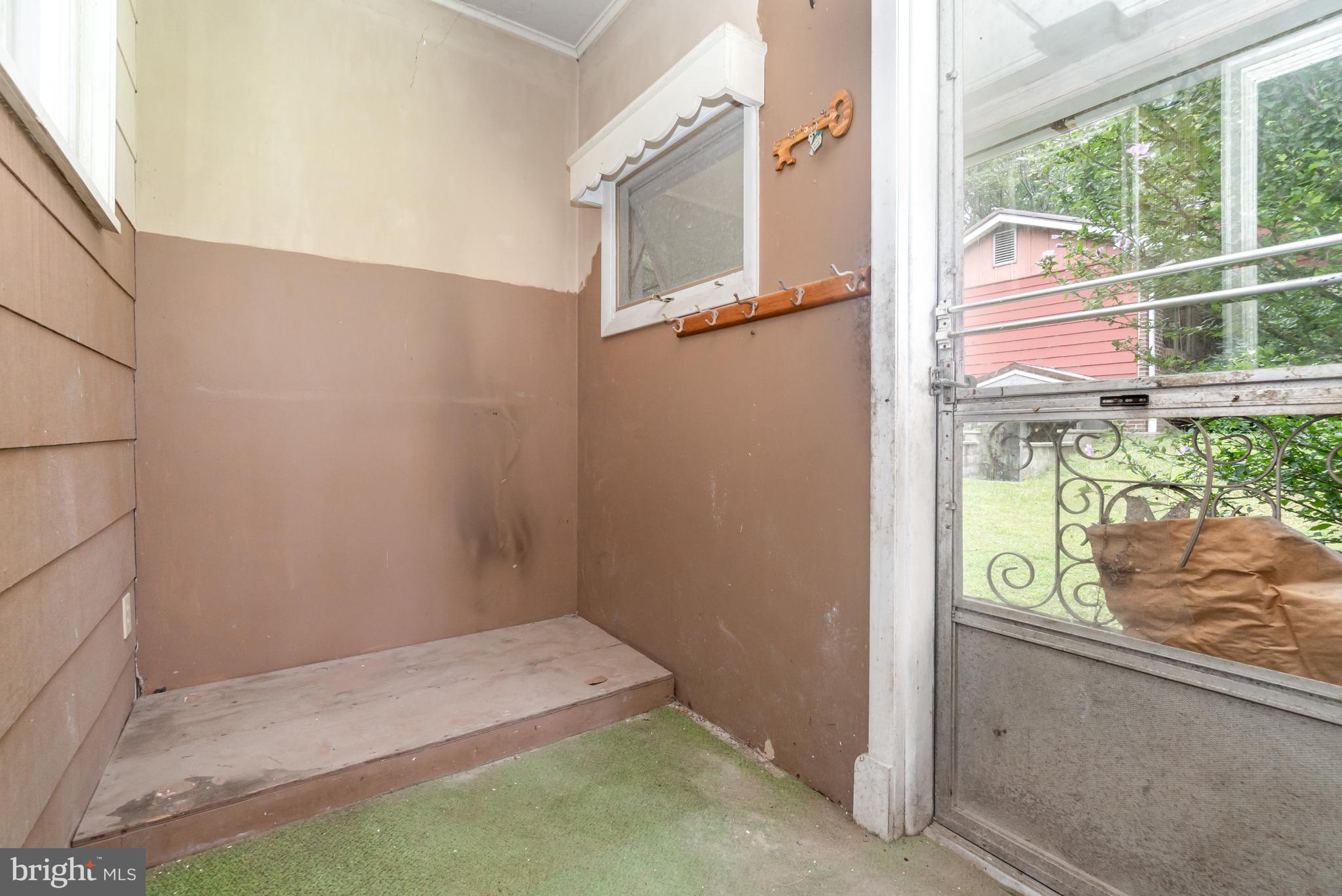 LOCUST VALLEY - Residential