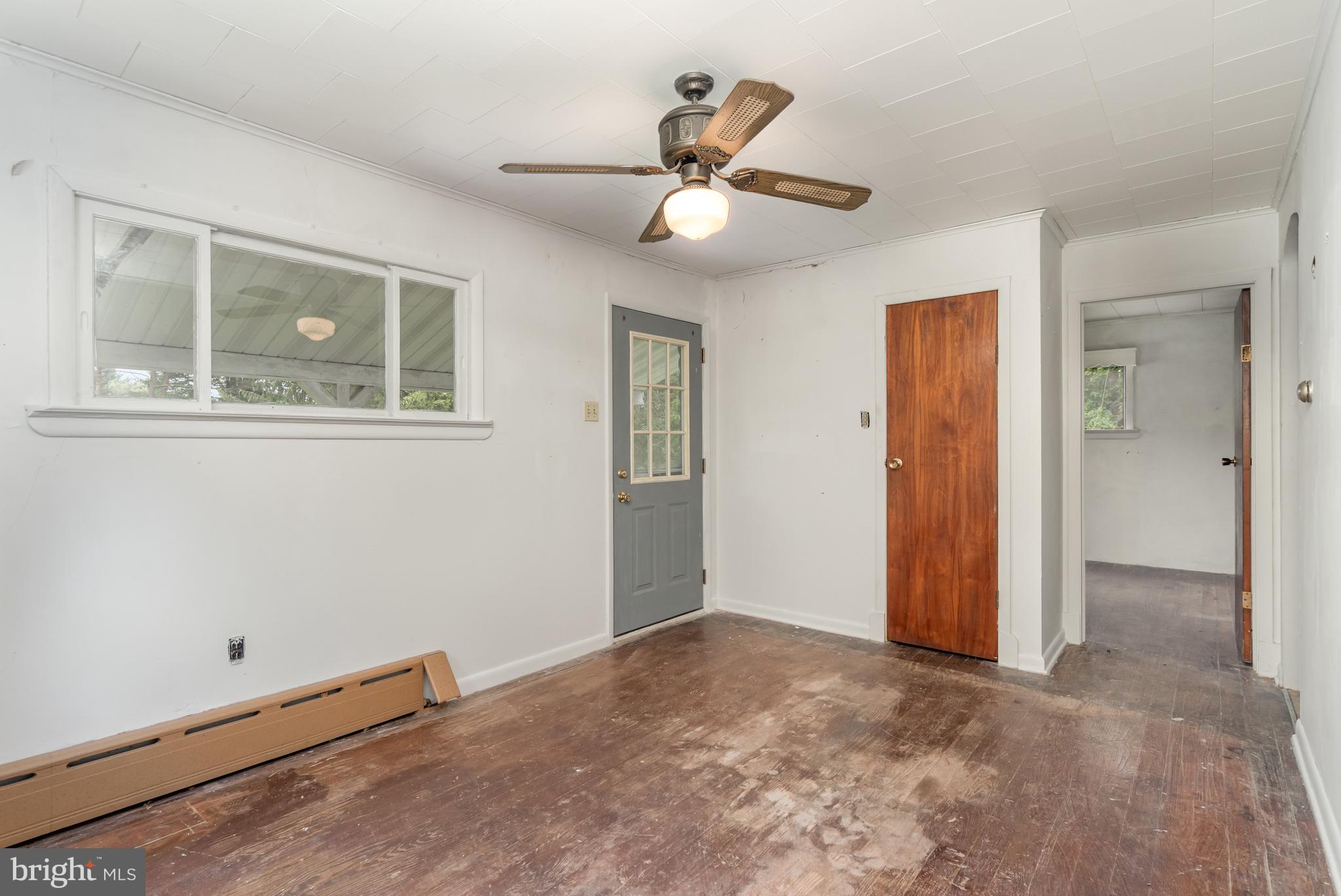 LOCUST VALLEY - Residential