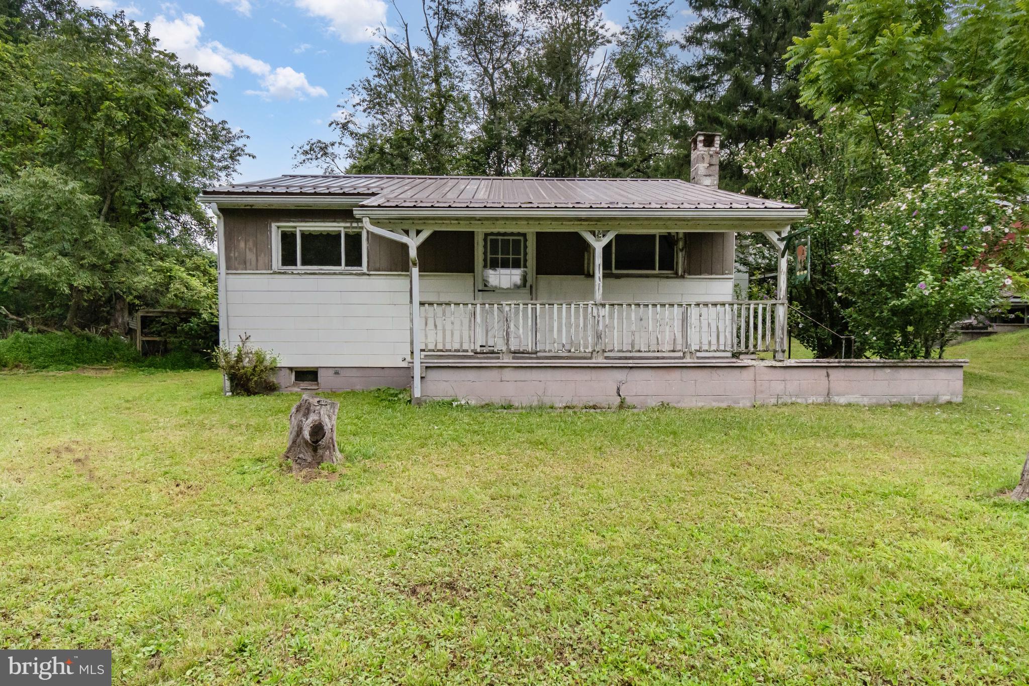 LOCUST VALLEY - Residential