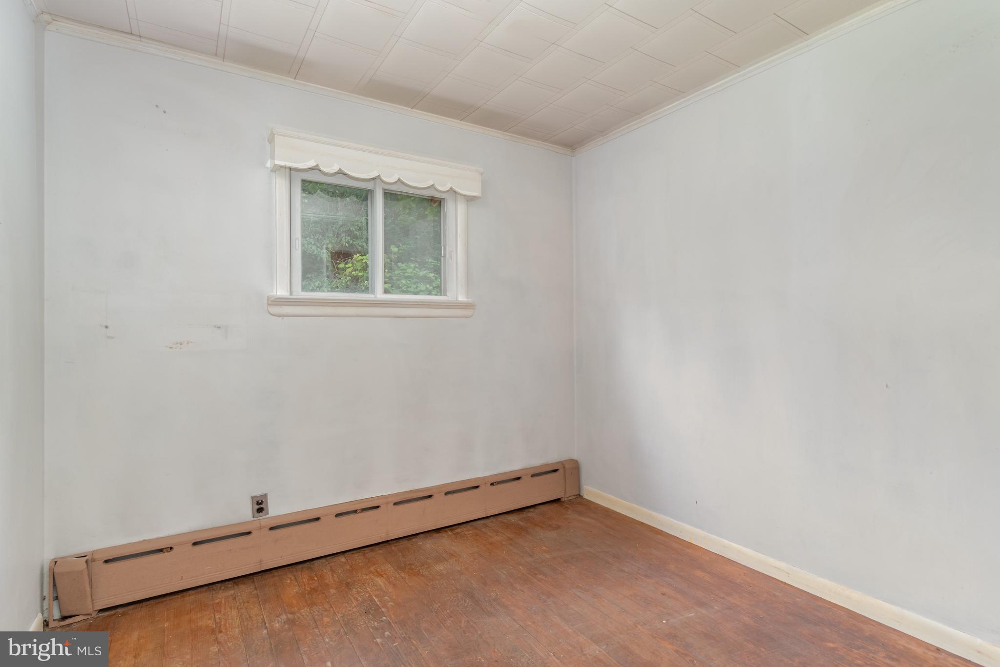 LOCUST VALLEY - Residential