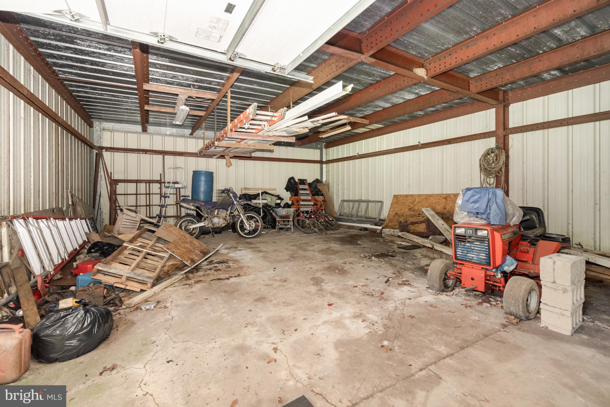 LOCUST VALLEY - Residential