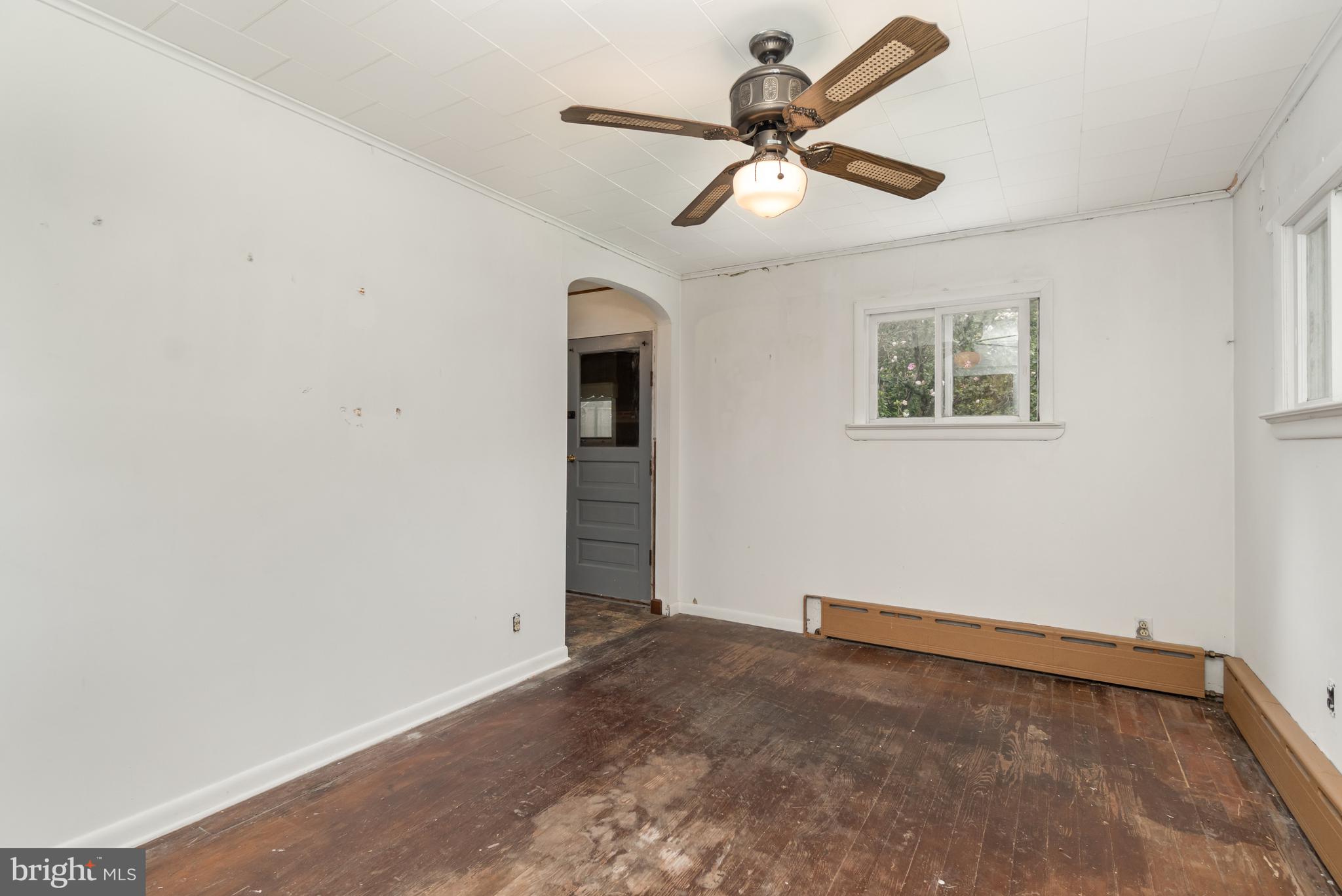 LOCUST VALLEY - Residential