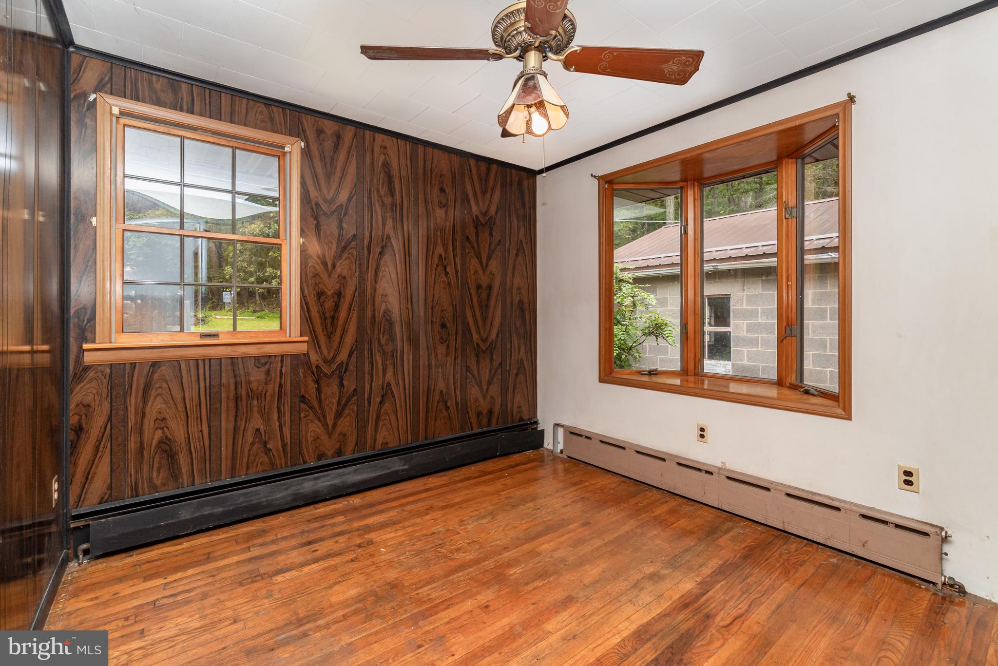 LOCUST VALLEY - Residential