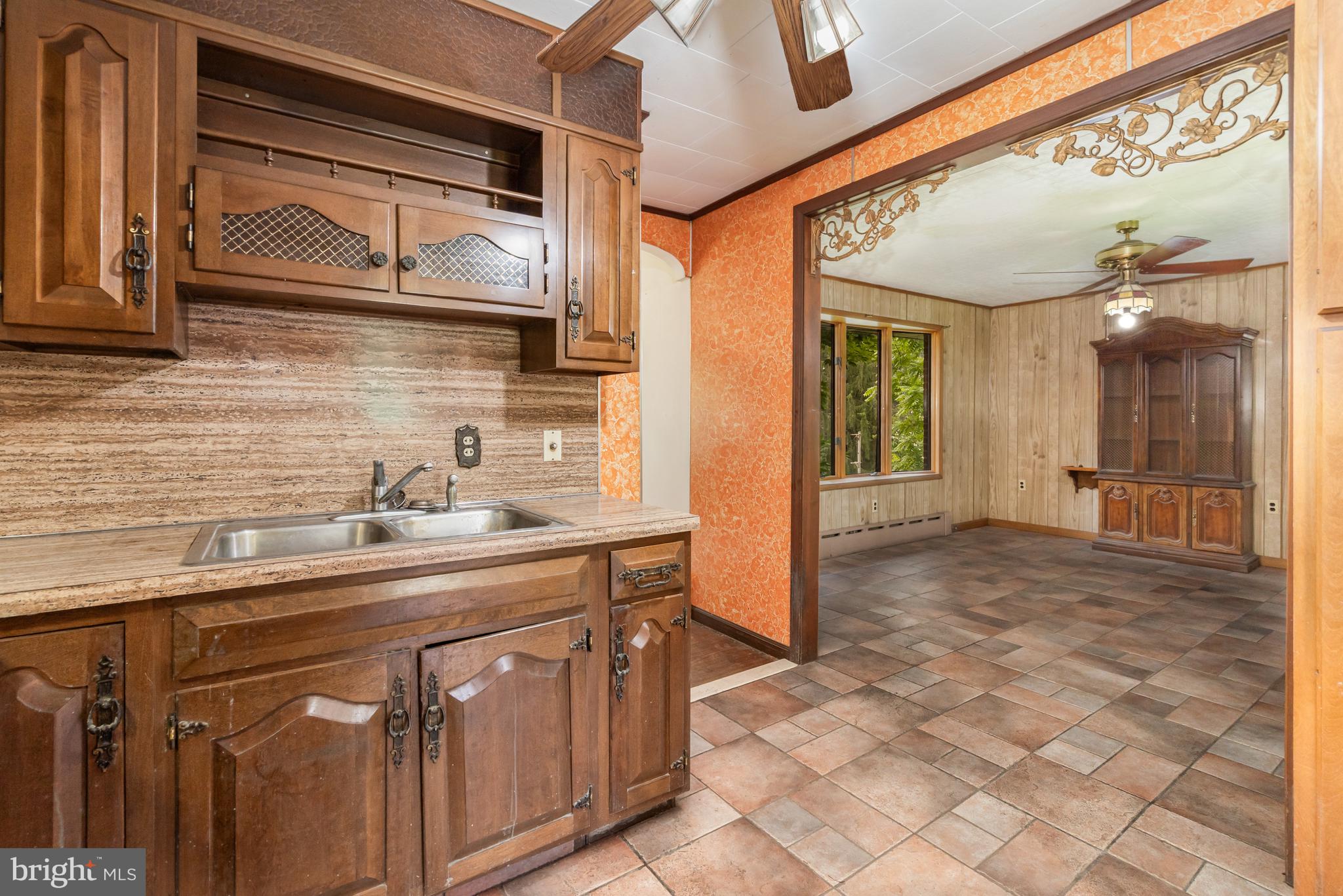 LOCUST VALLEY - Residential