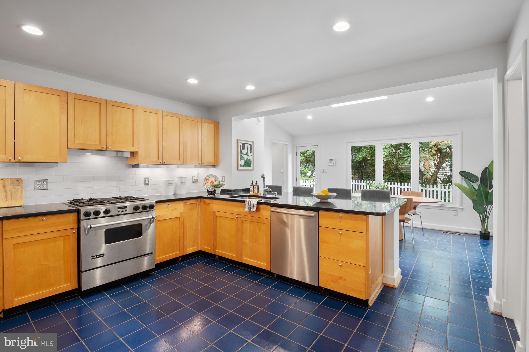 MAPLEWOOD - Residential