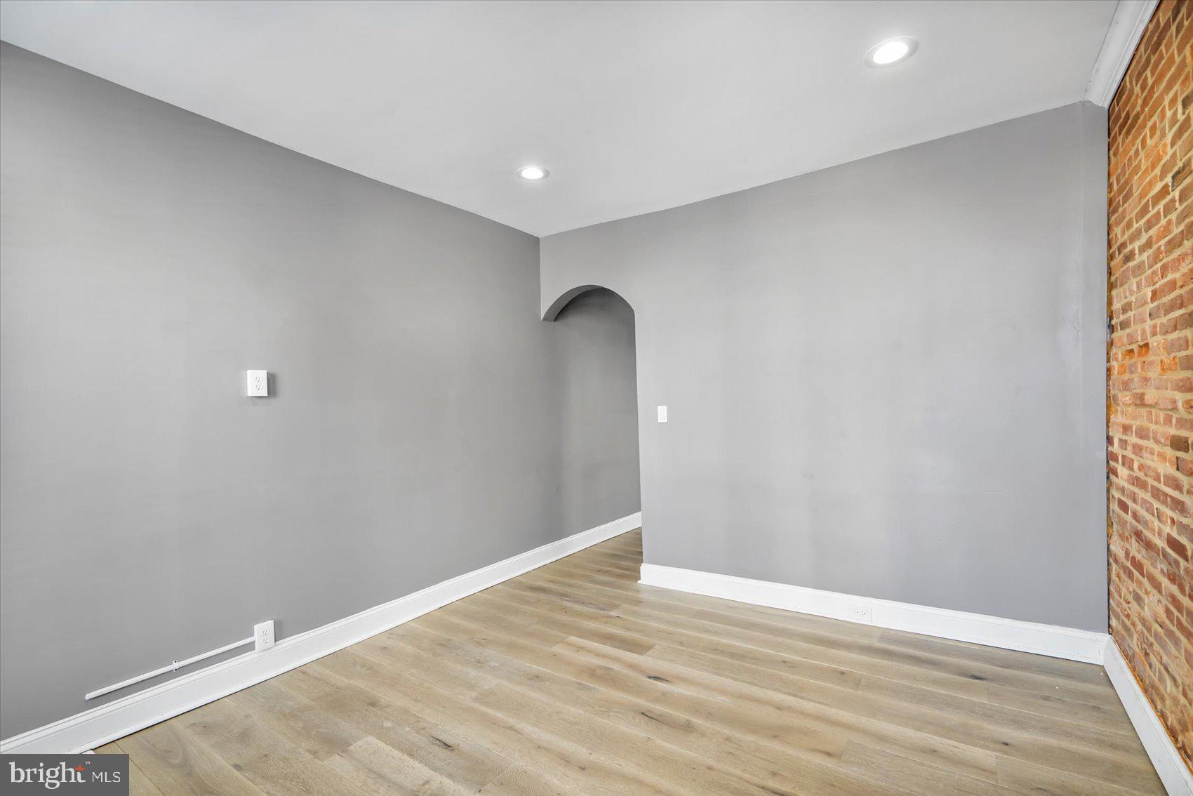 LOCUST POINT - Residential