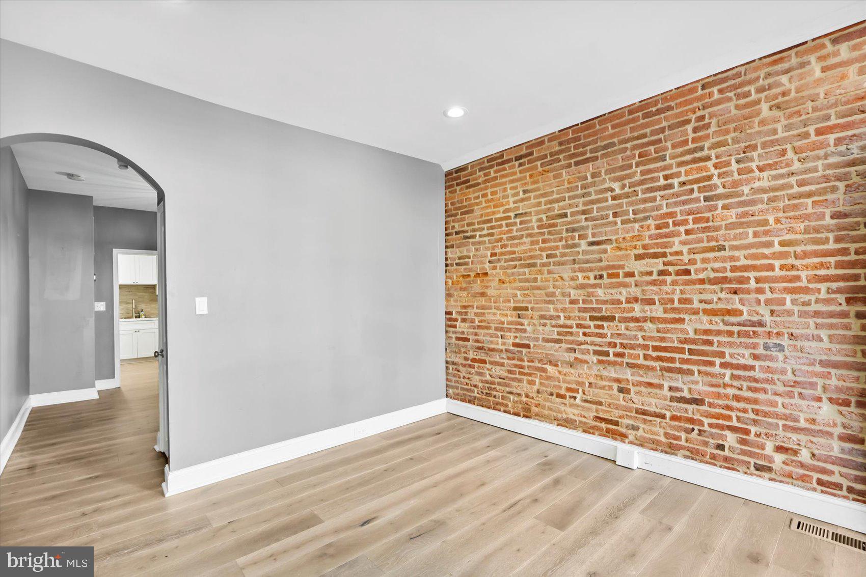 LOCUST POINT - Residential