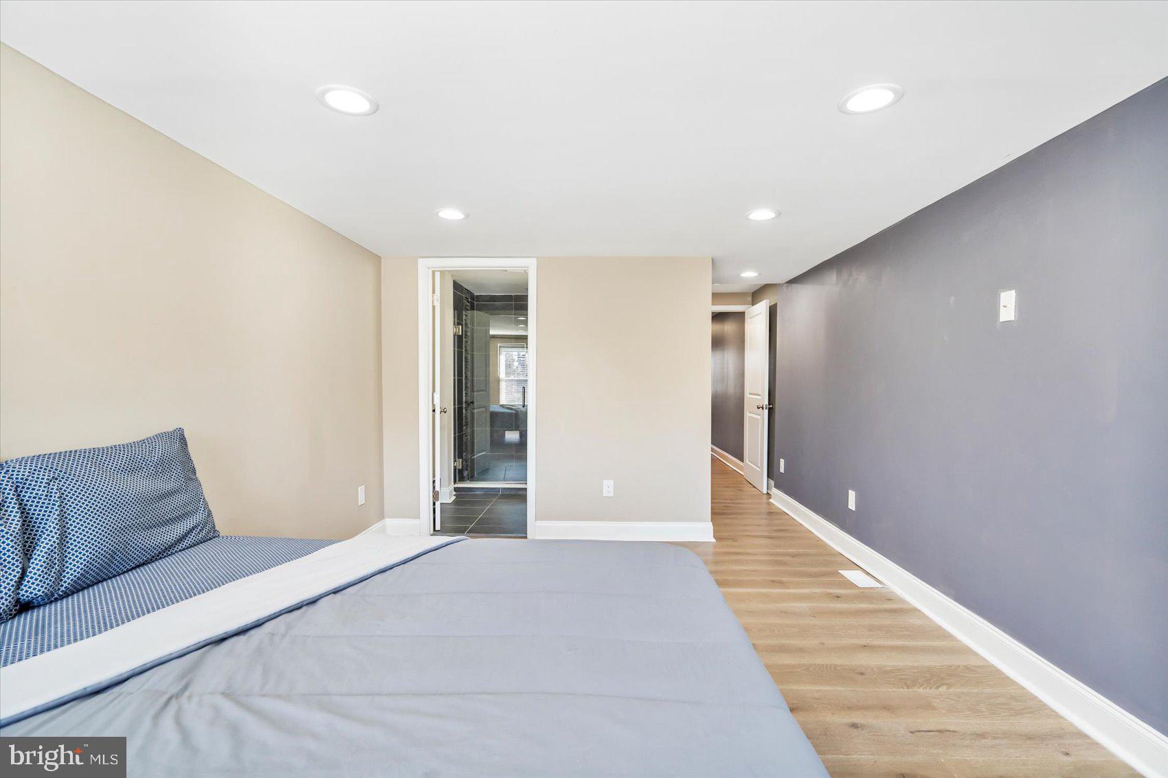 LOCUST POINT - Residential