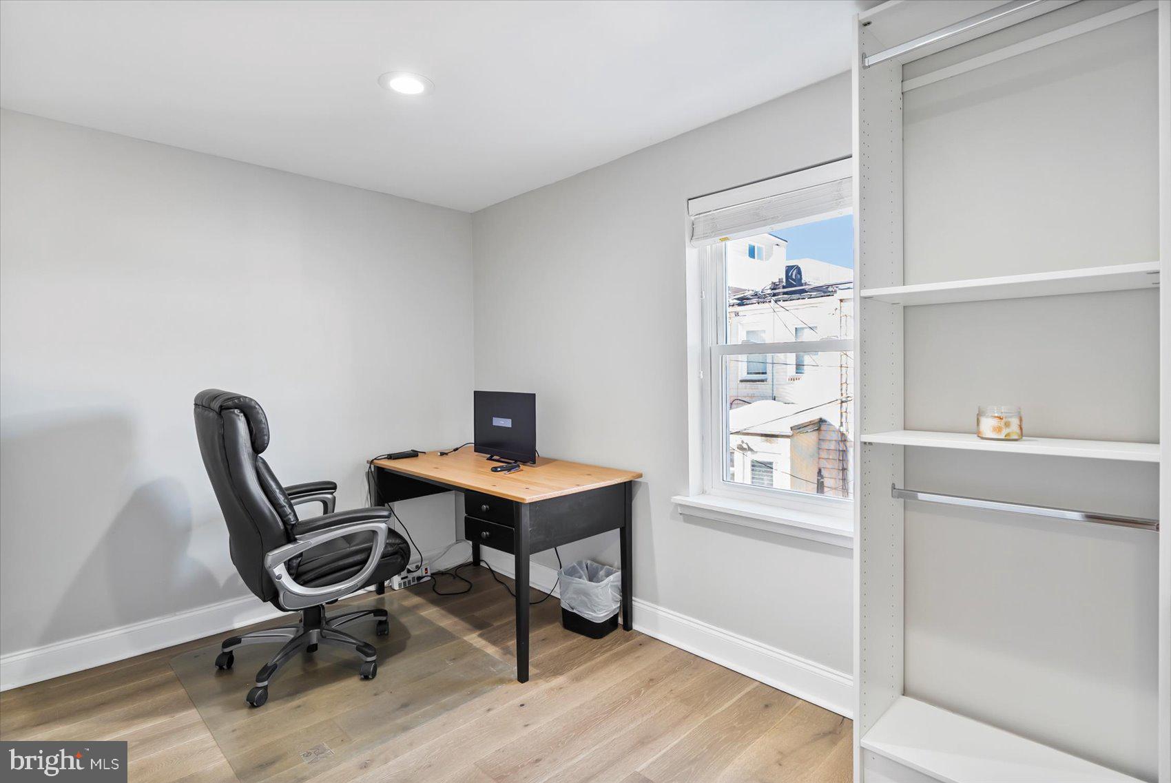 LOCUST POINT - Residential