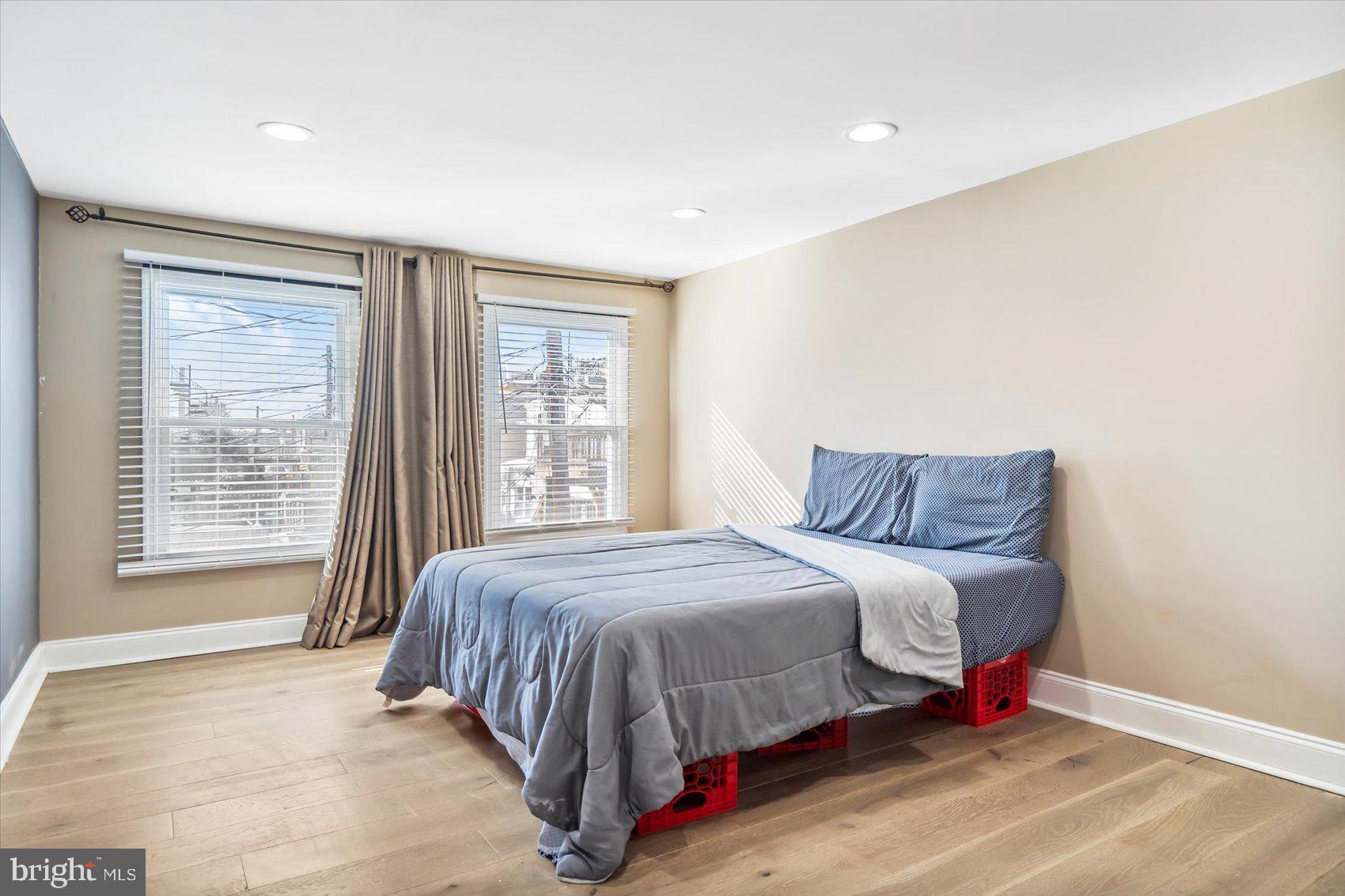 LOCUST POINT - Residential