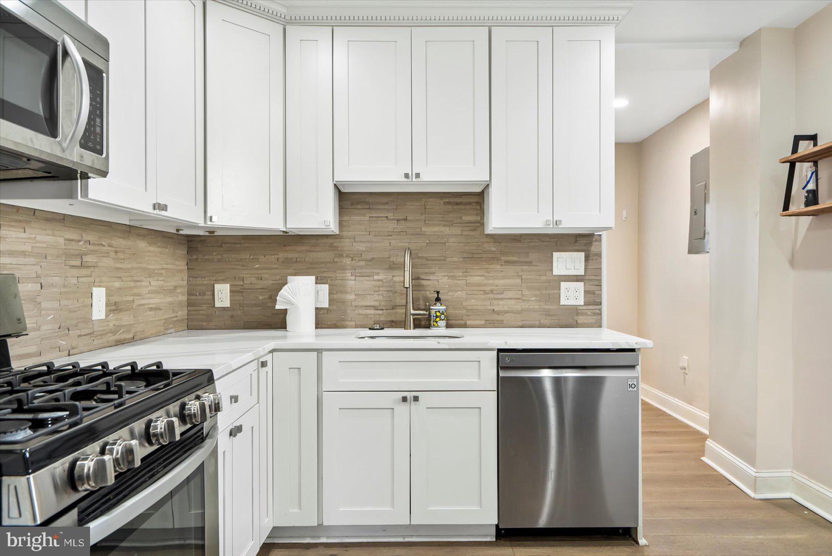 LOCUST POINT - Residential