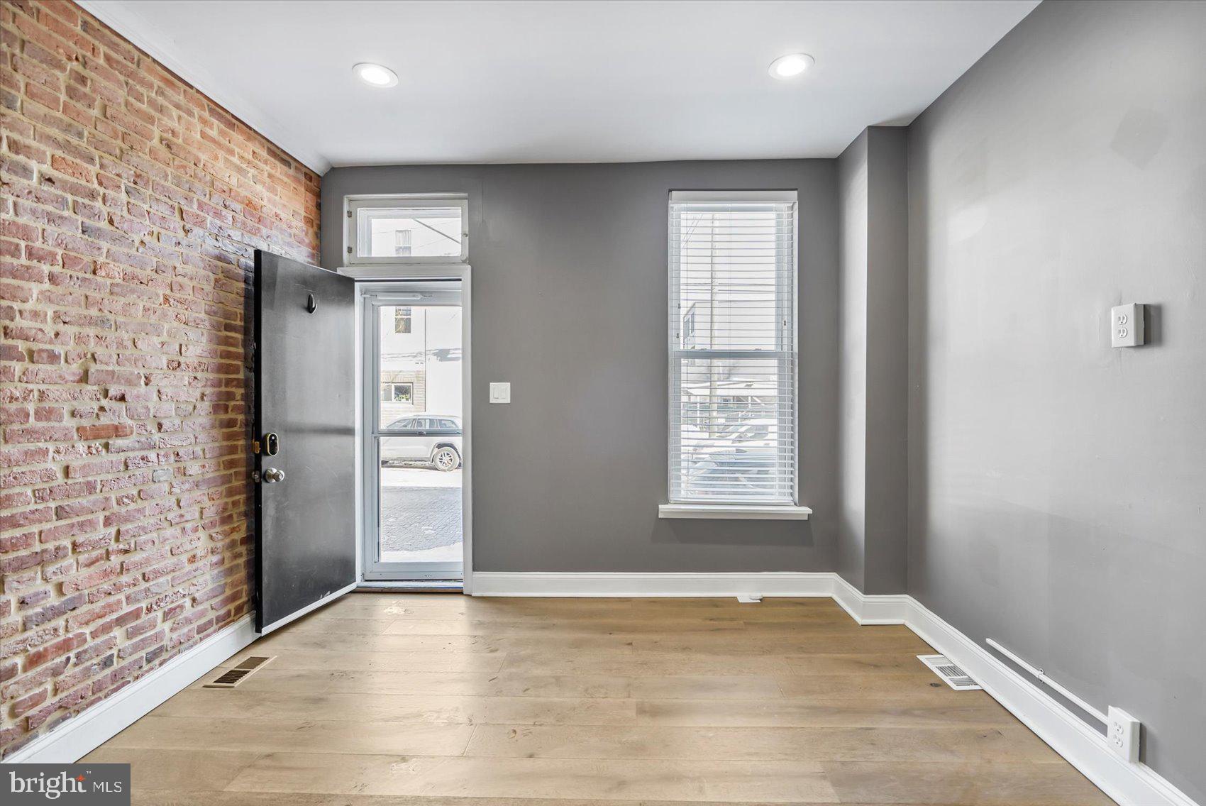 LOCUST POINT - Residential