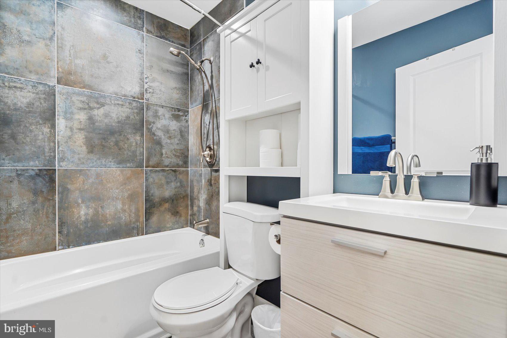 LOCUST POINT - Residential