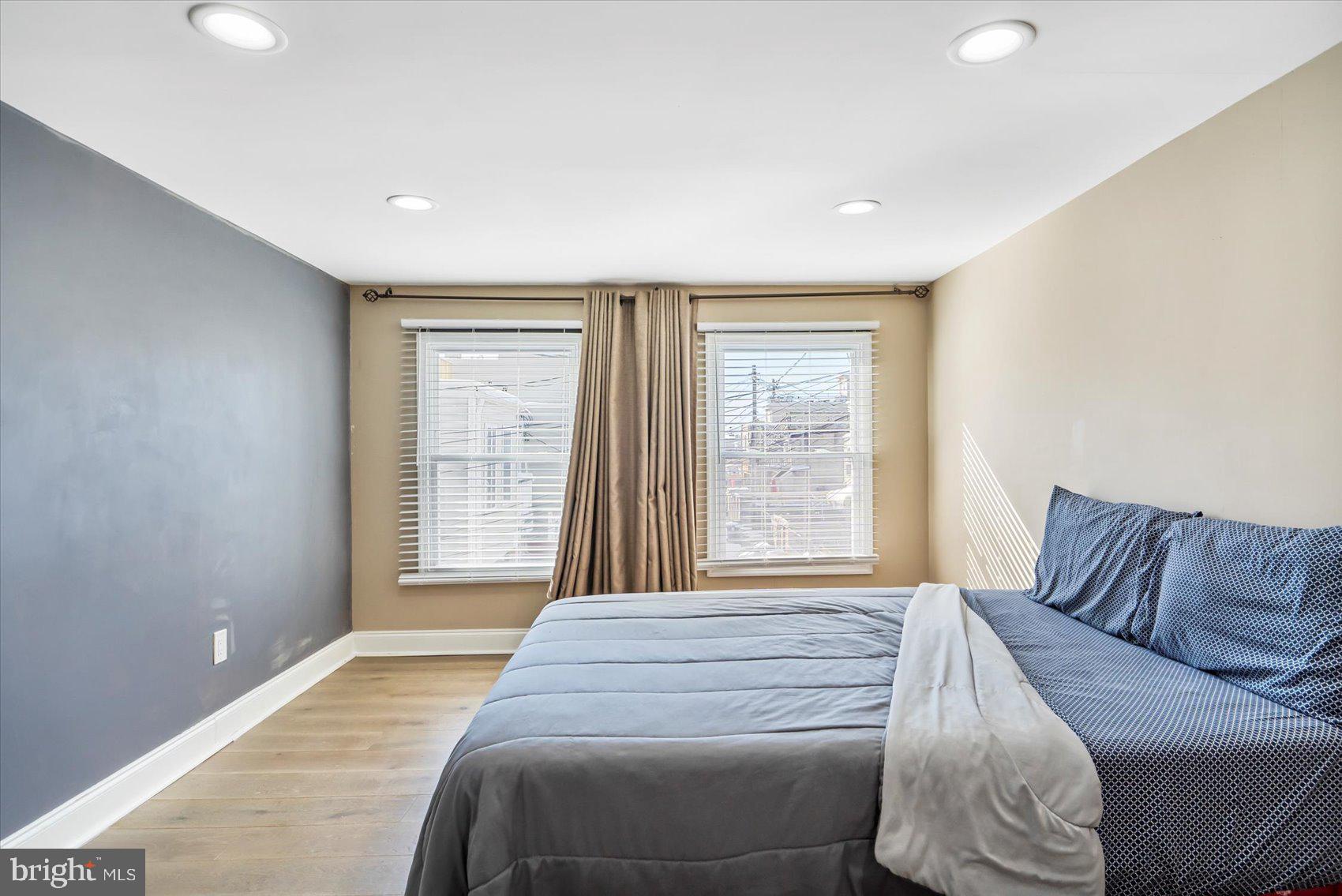 LOCUST POINT - Residential