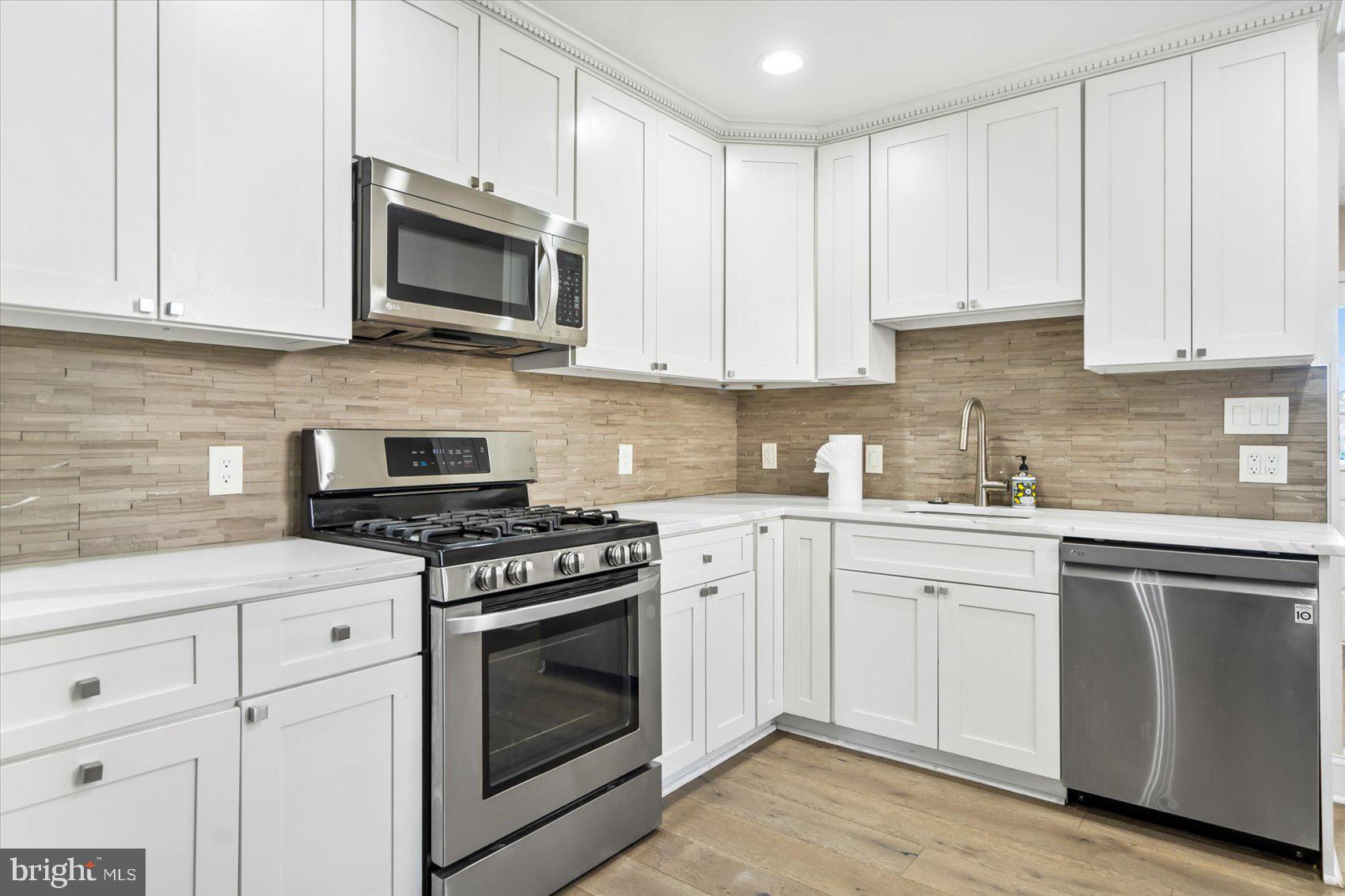 LOCUST POINT - Residential