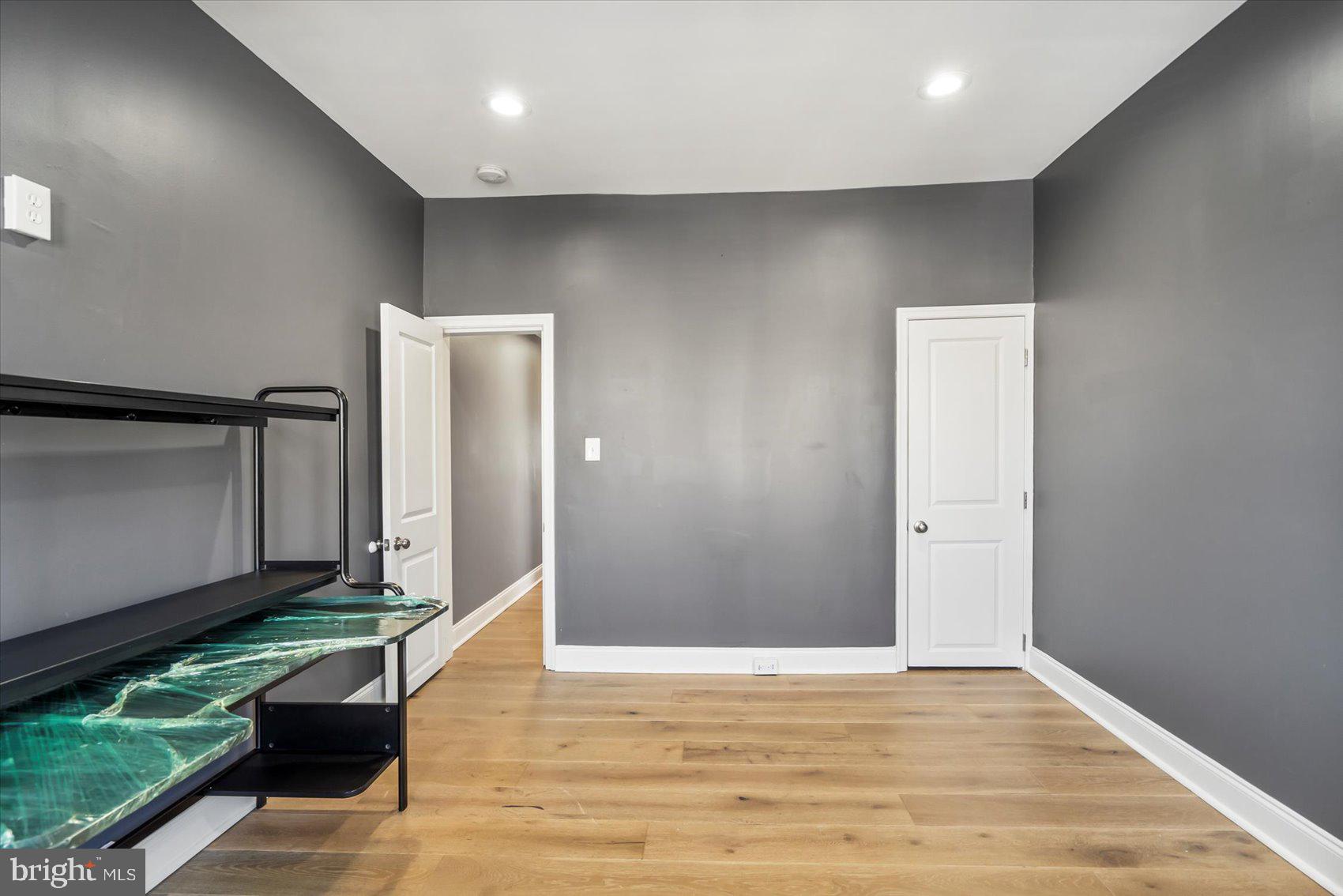 LOCUST POINT - Residential