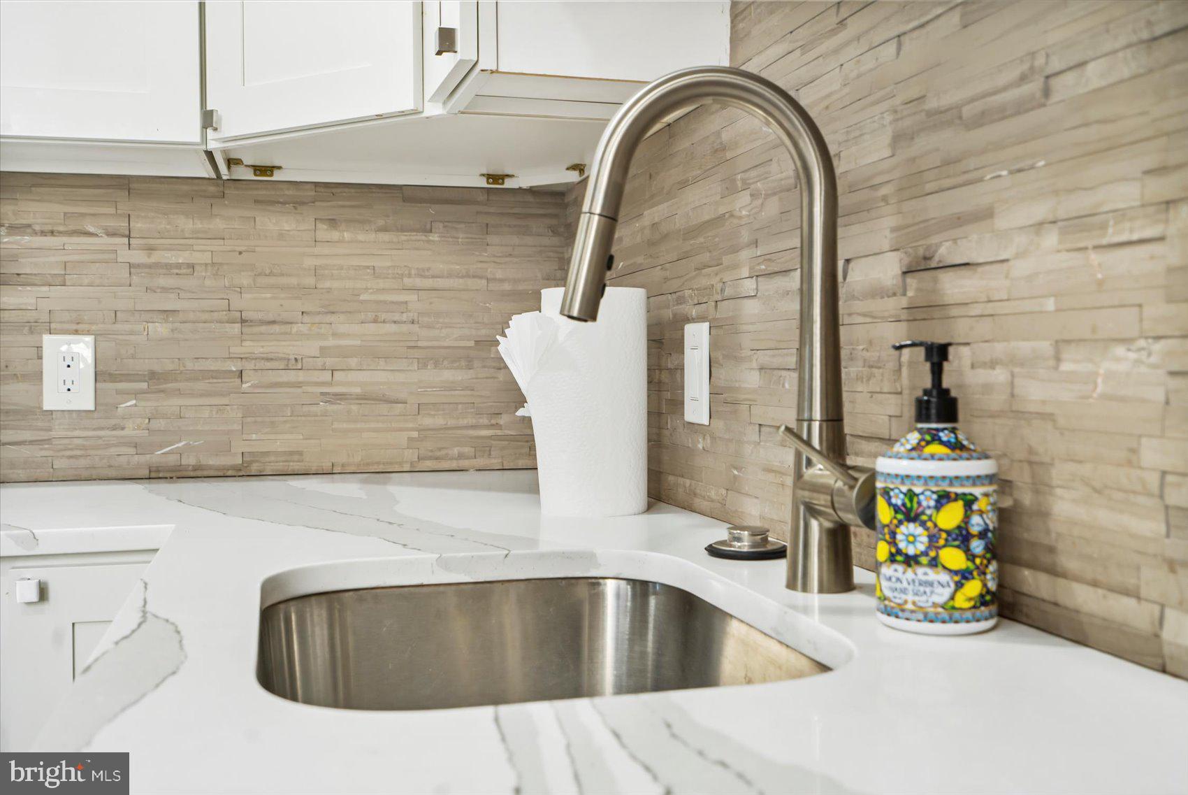 LOCUST POINT - Residential