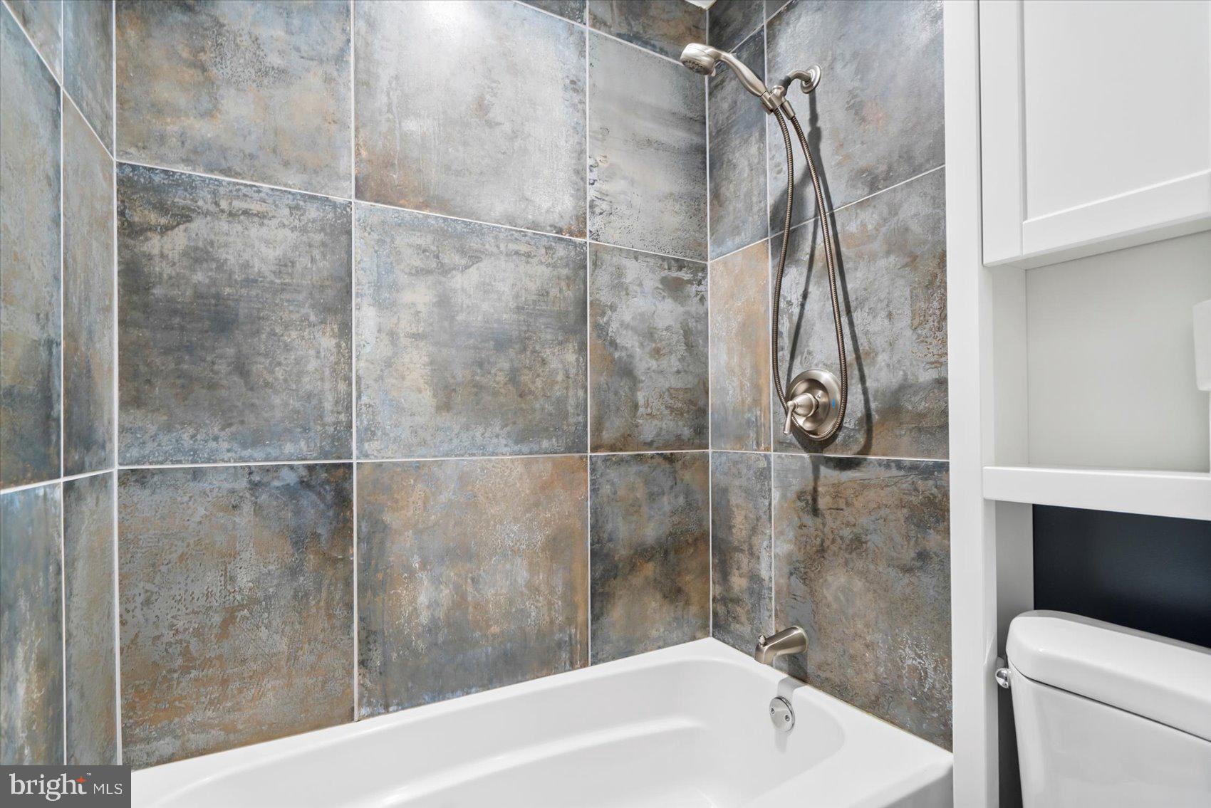 LOCUST POINT - Residential