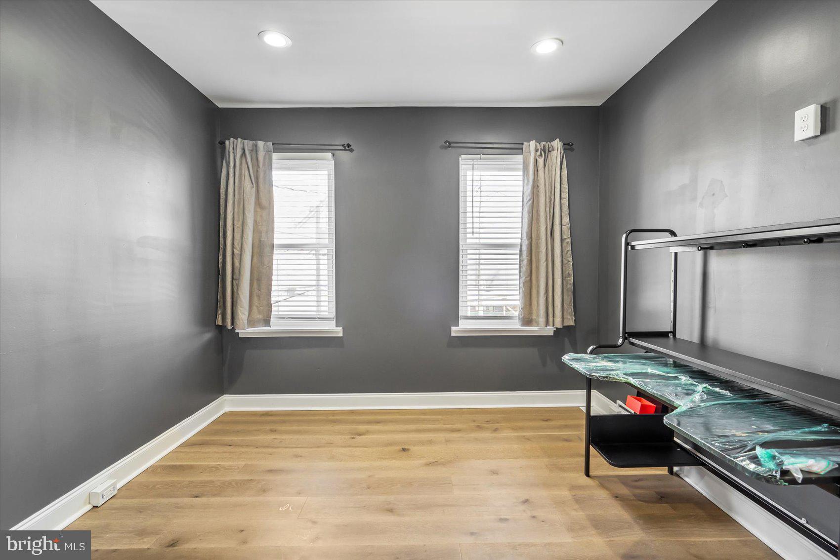 LOCUST POINT - Residential