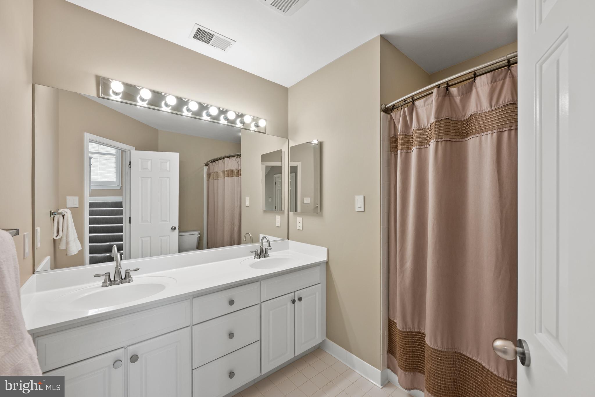 BRADLEY HILLS - Residential