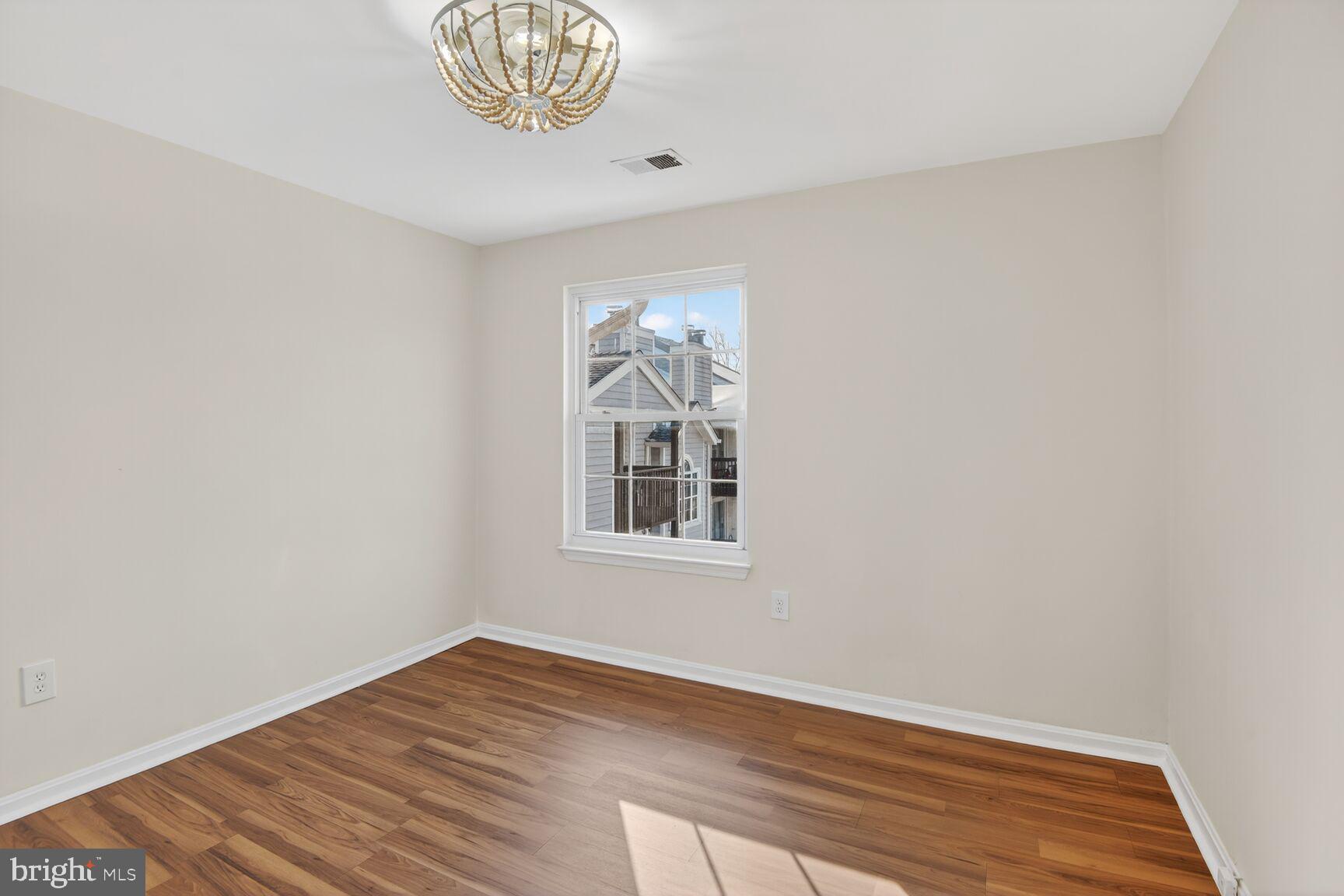 CROMWELL FOUNTAIN - Residential