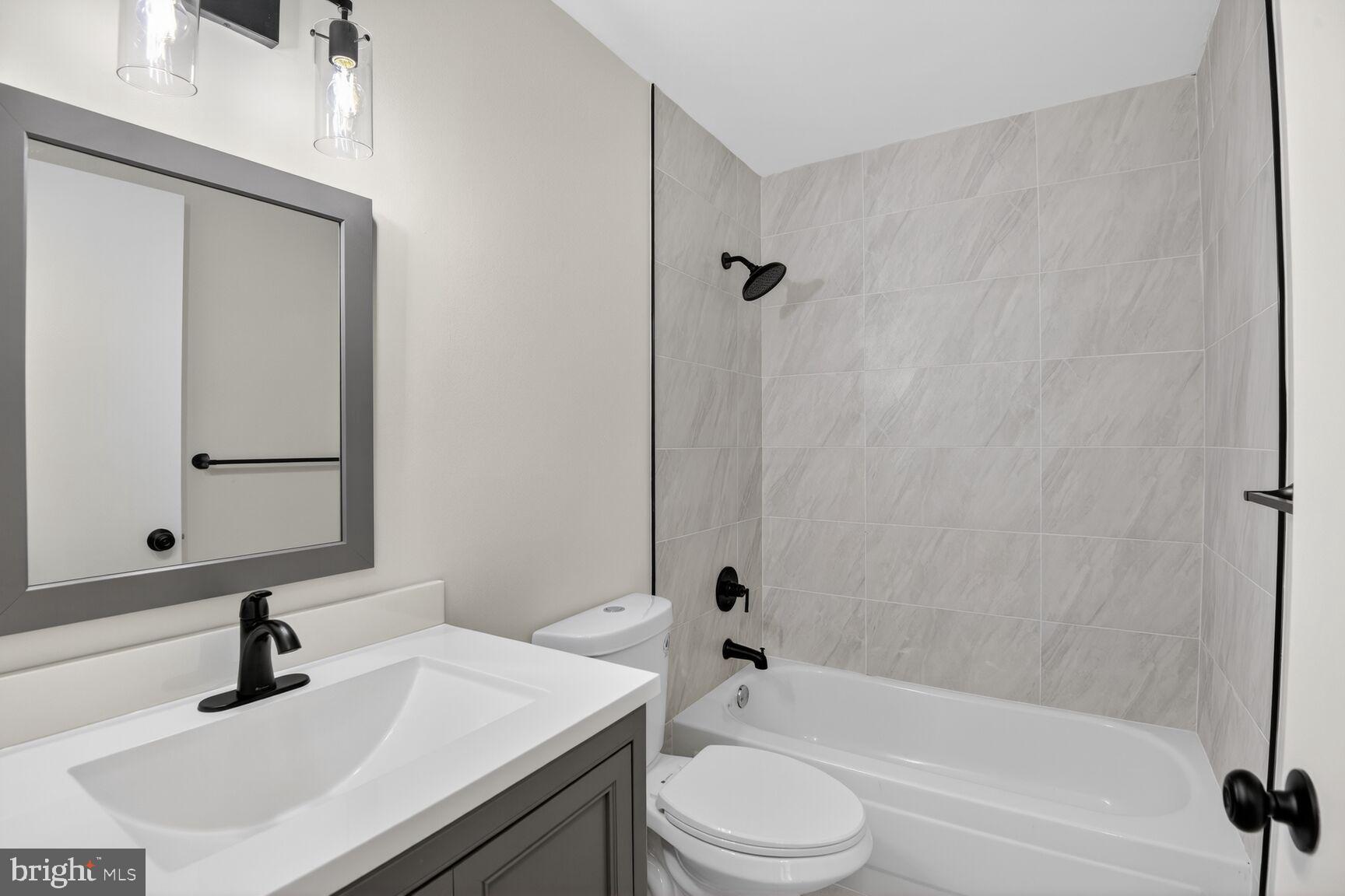 CROMWELL FOUNTAIN - Residential