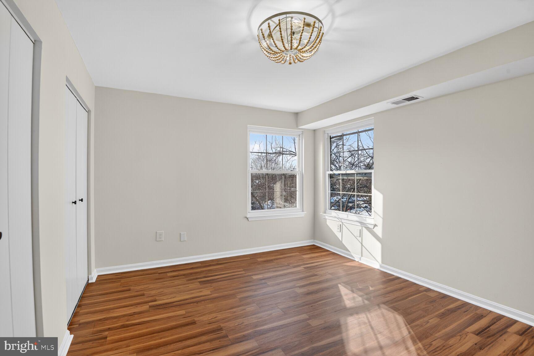 CROMWELL FOUNTAIN - Residential