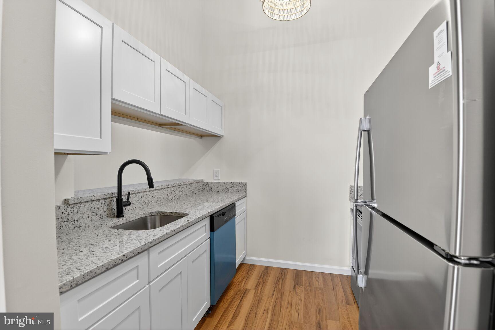 CROMWELL FOUNTAIN - Residential