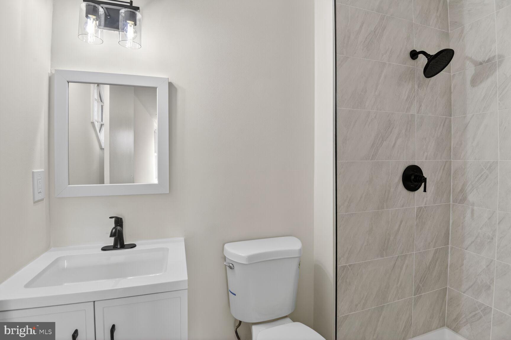 CROMWELL FOUNTAIN - Residential