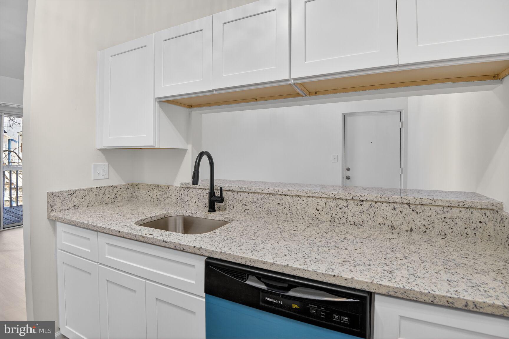 CROMWELL FOUNTAIN - Residential